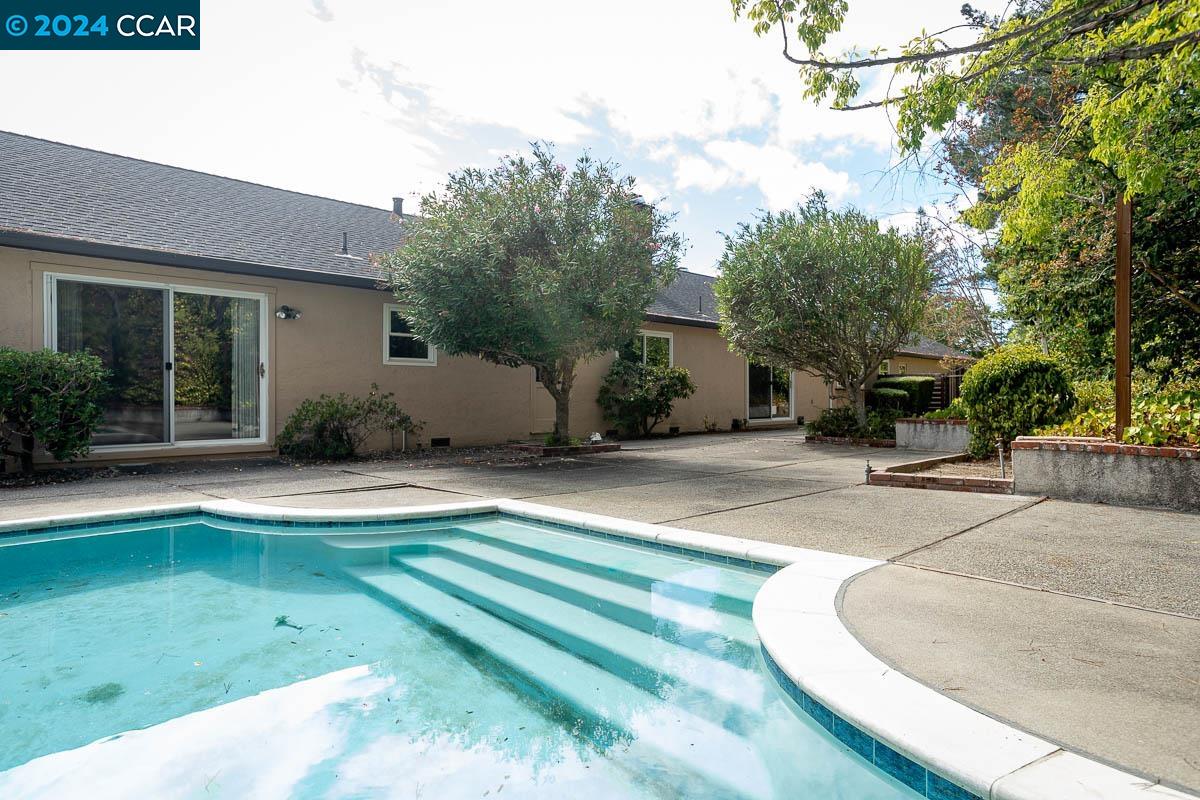 420 Belfair Pl