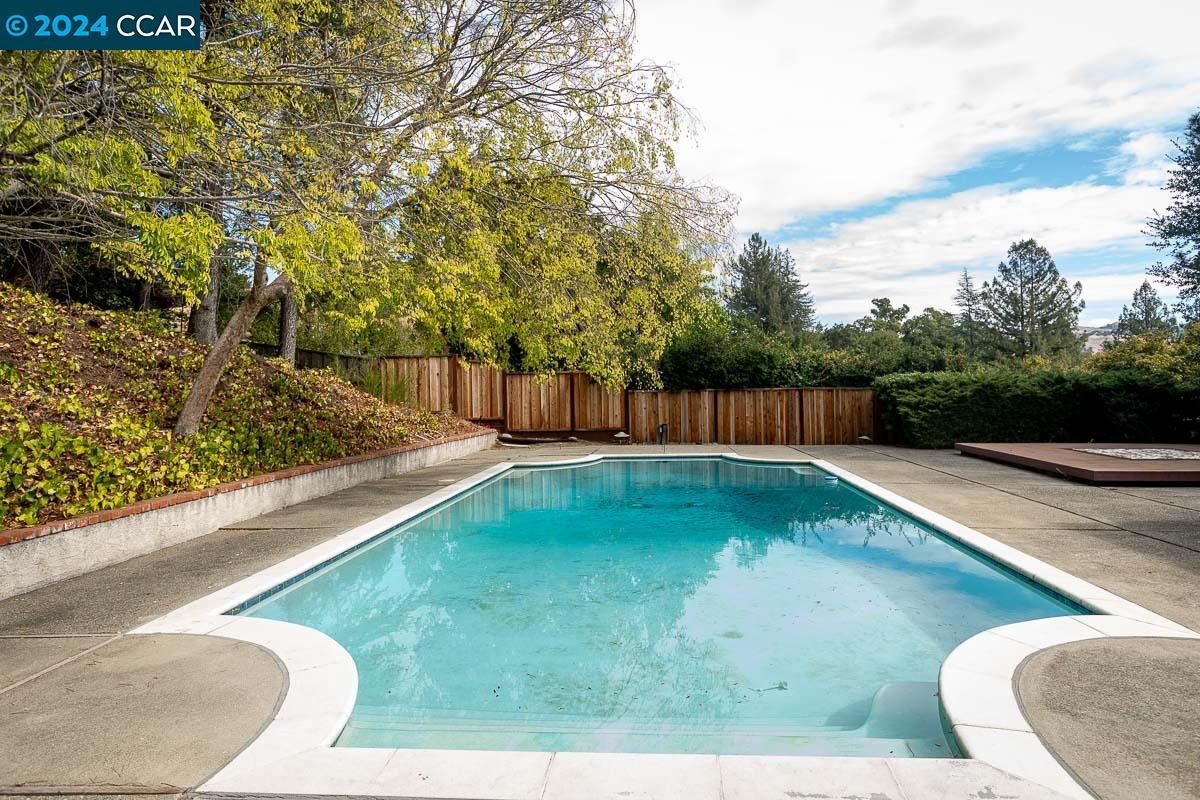 420 Belfair Pl