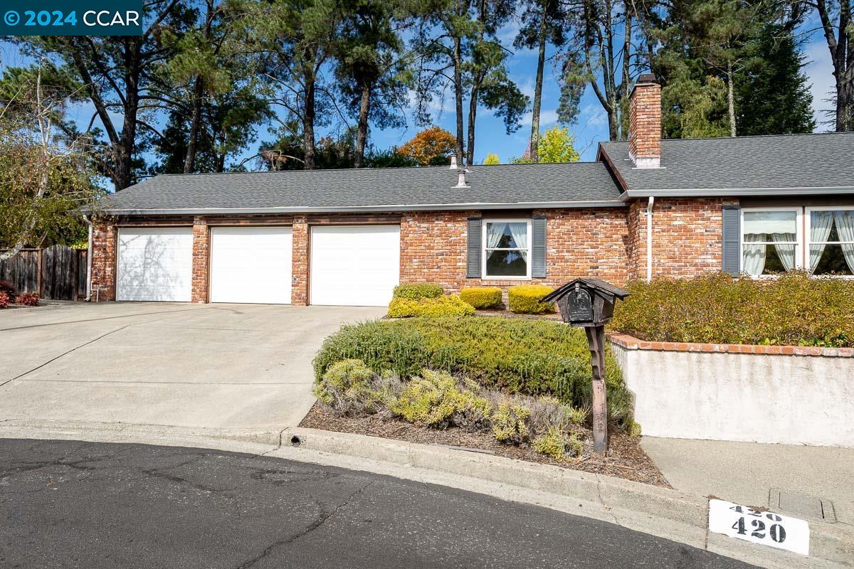 420 Belfair Pl