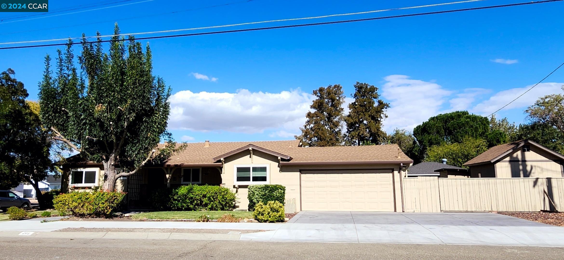205 El Camino Dr, Pittsburg 94565
