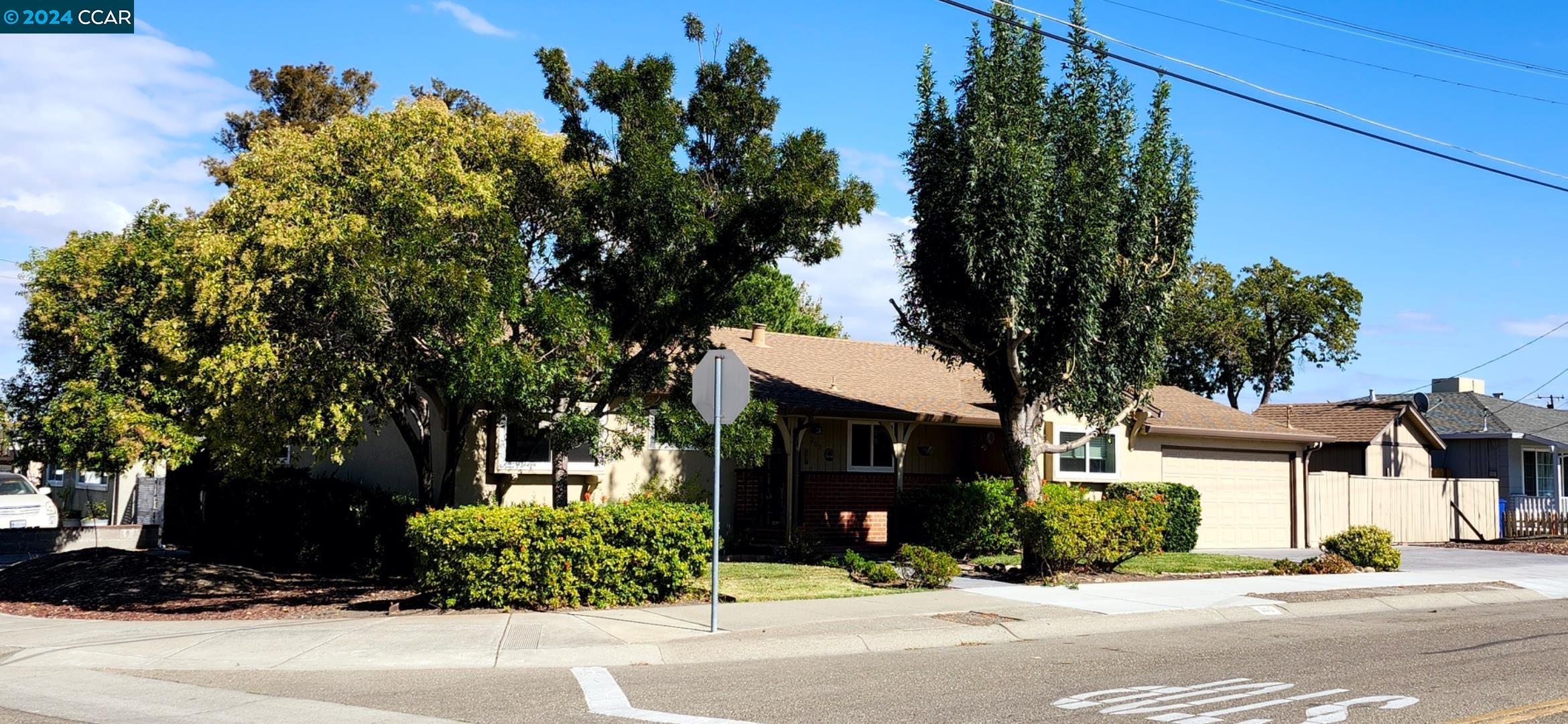 205 El Camino Dr, Pittsburg 94565