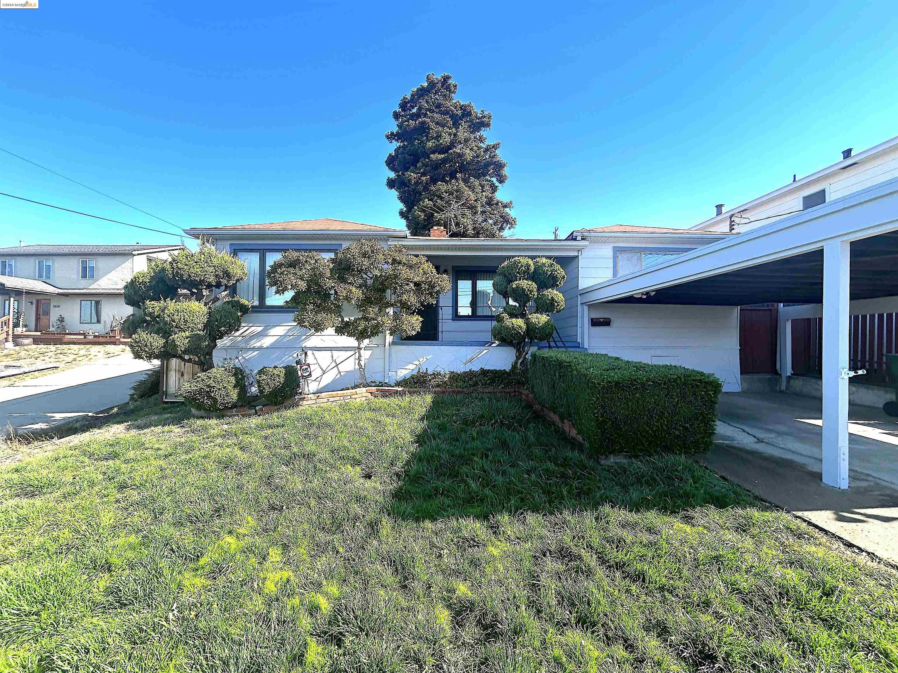 5841 Ralston Ave