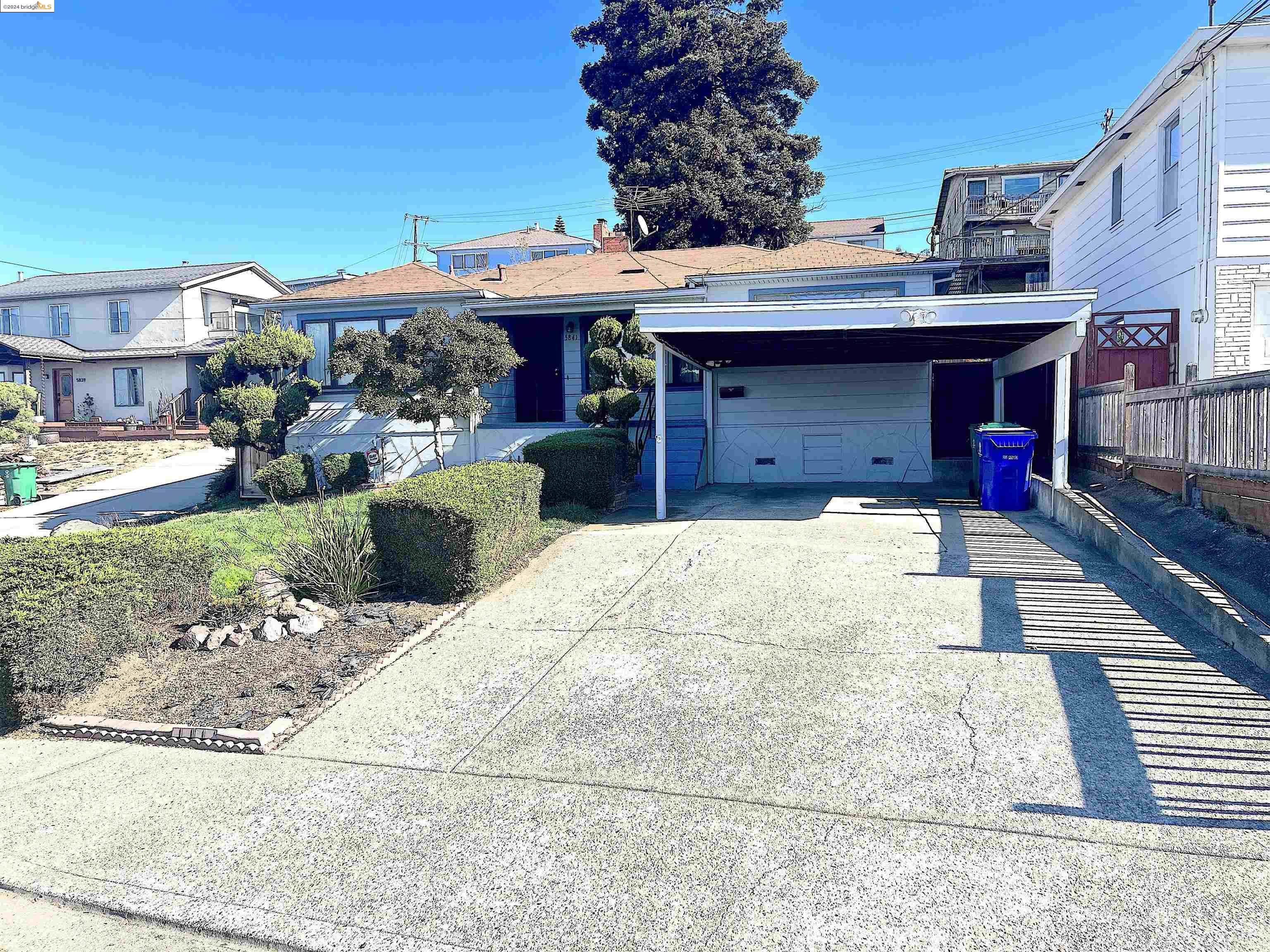 5841 Ralston Ave