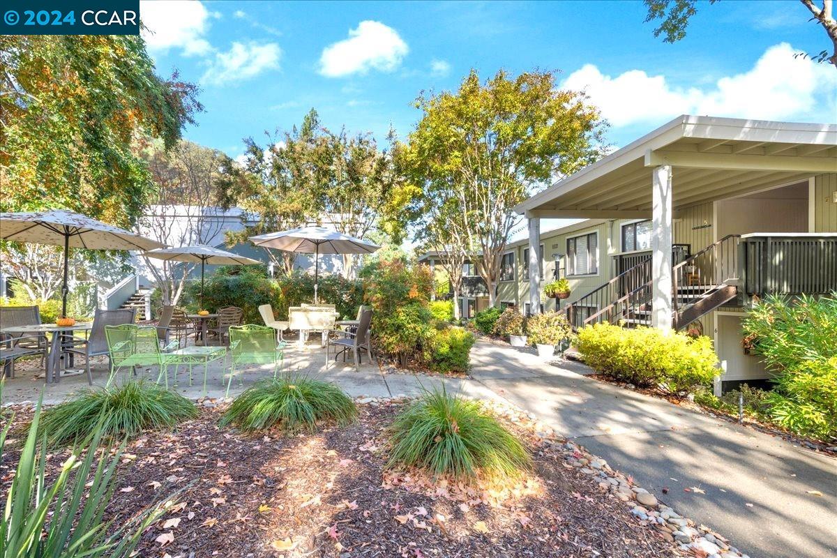 1216 Fairlawn Ct # 8 Unit: #8