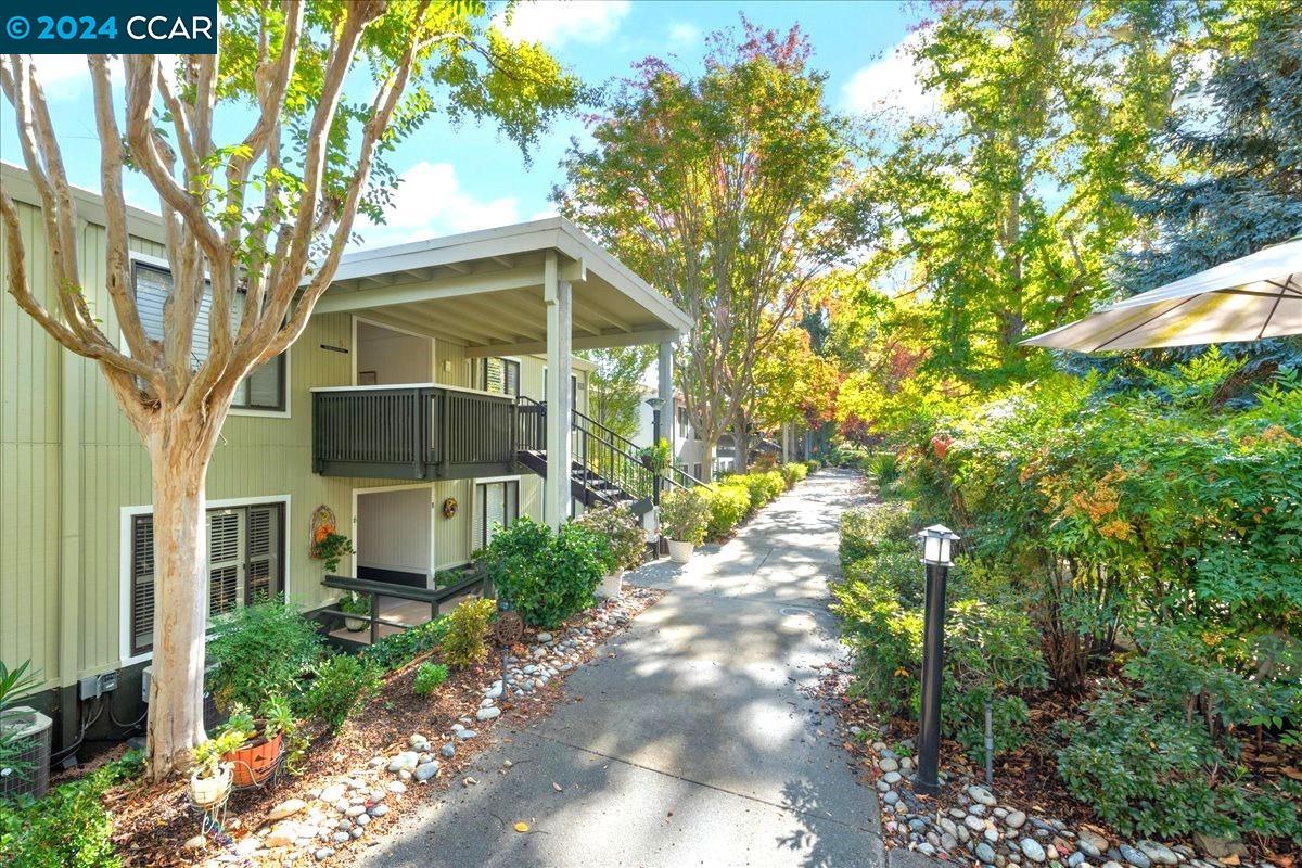 1216 Fairlawn Ct # 8 Unit: #8