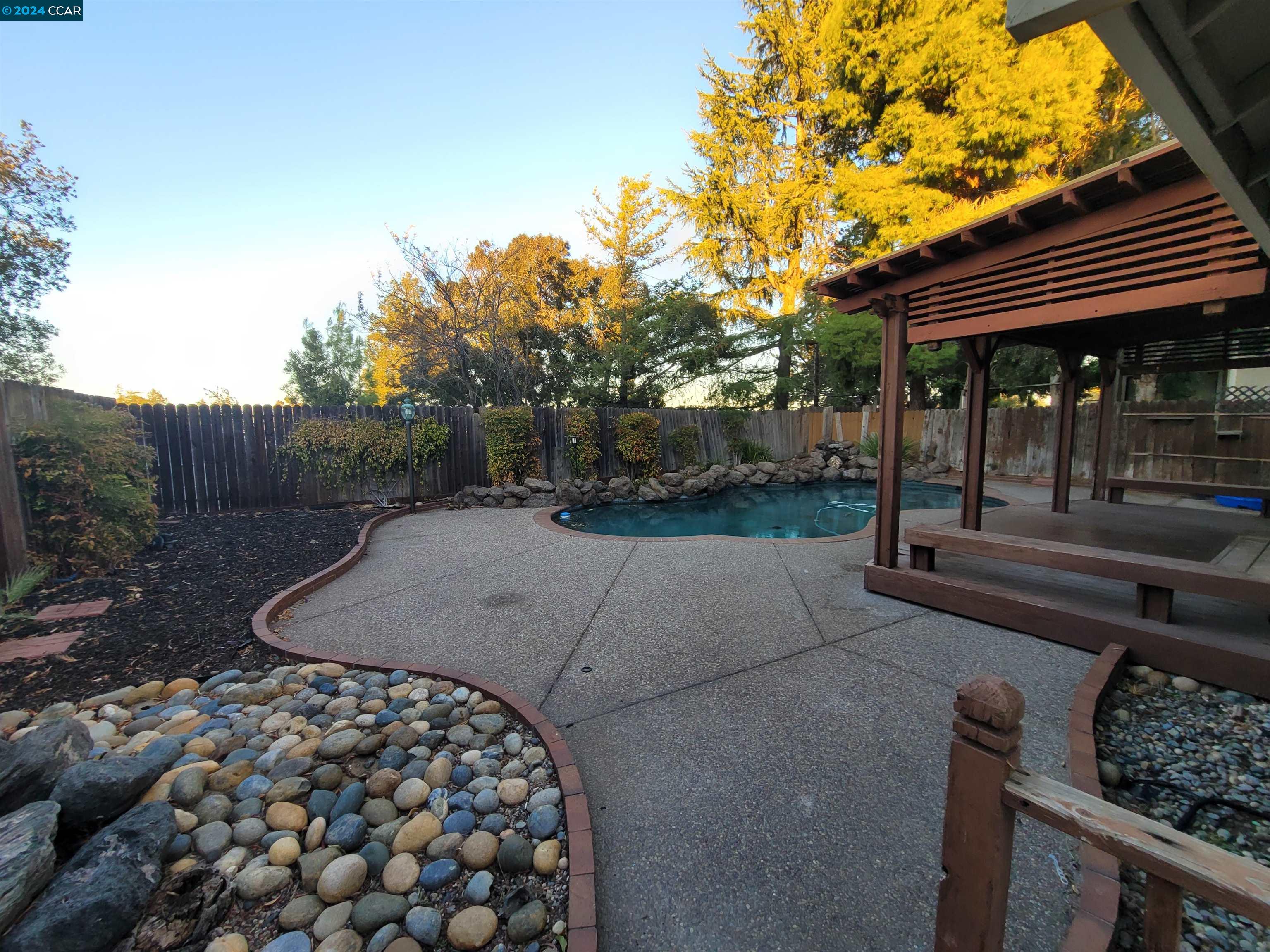 601 Alumrock Dr