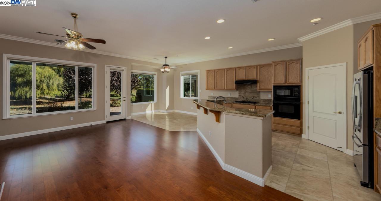 1105 Jonagold Way