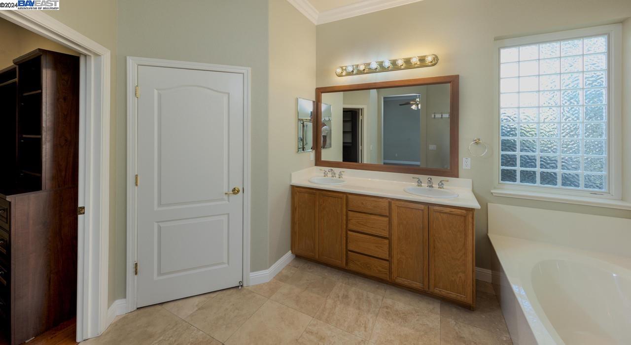 1105 Jonagold Way