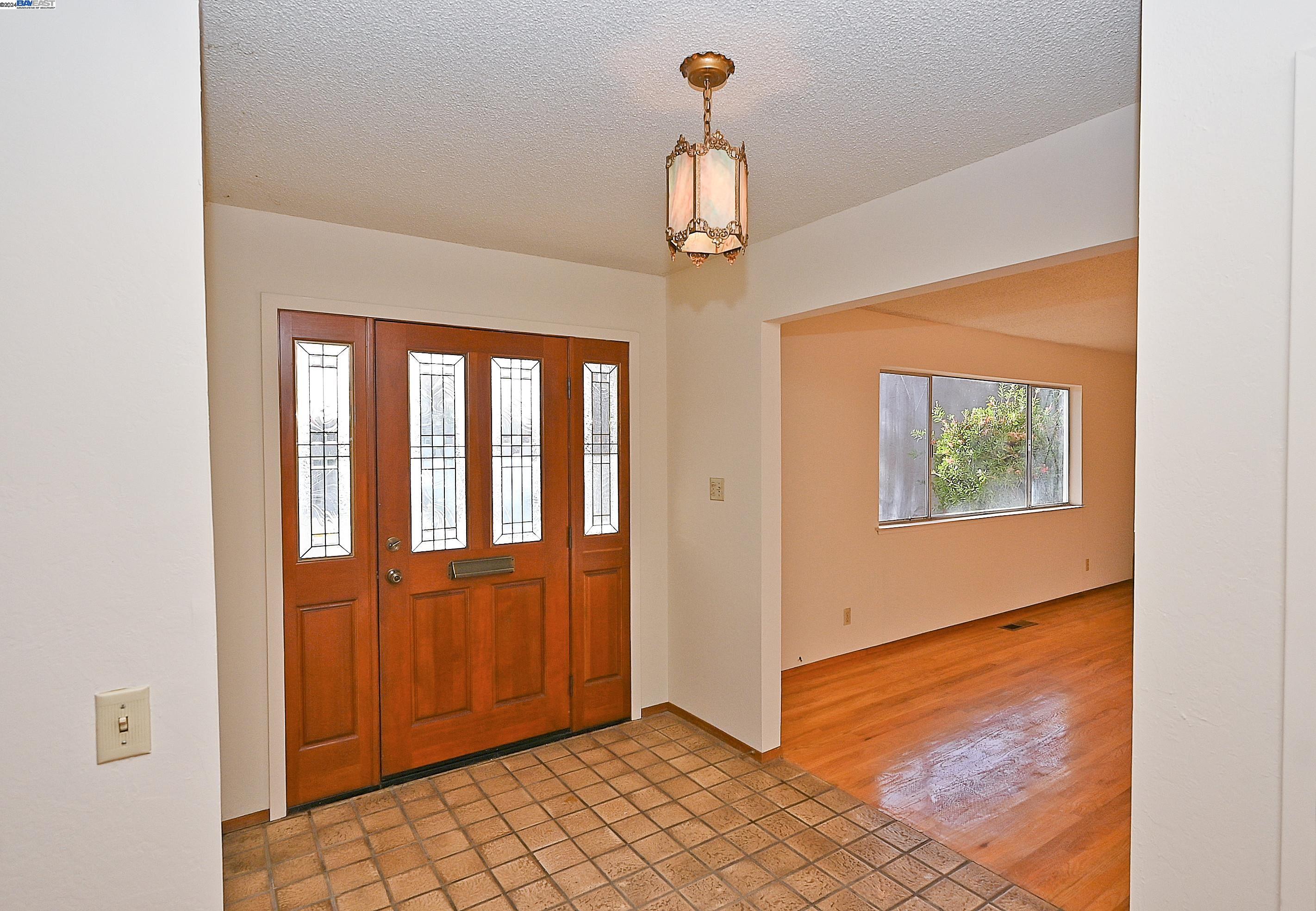 102 Northrop Pl