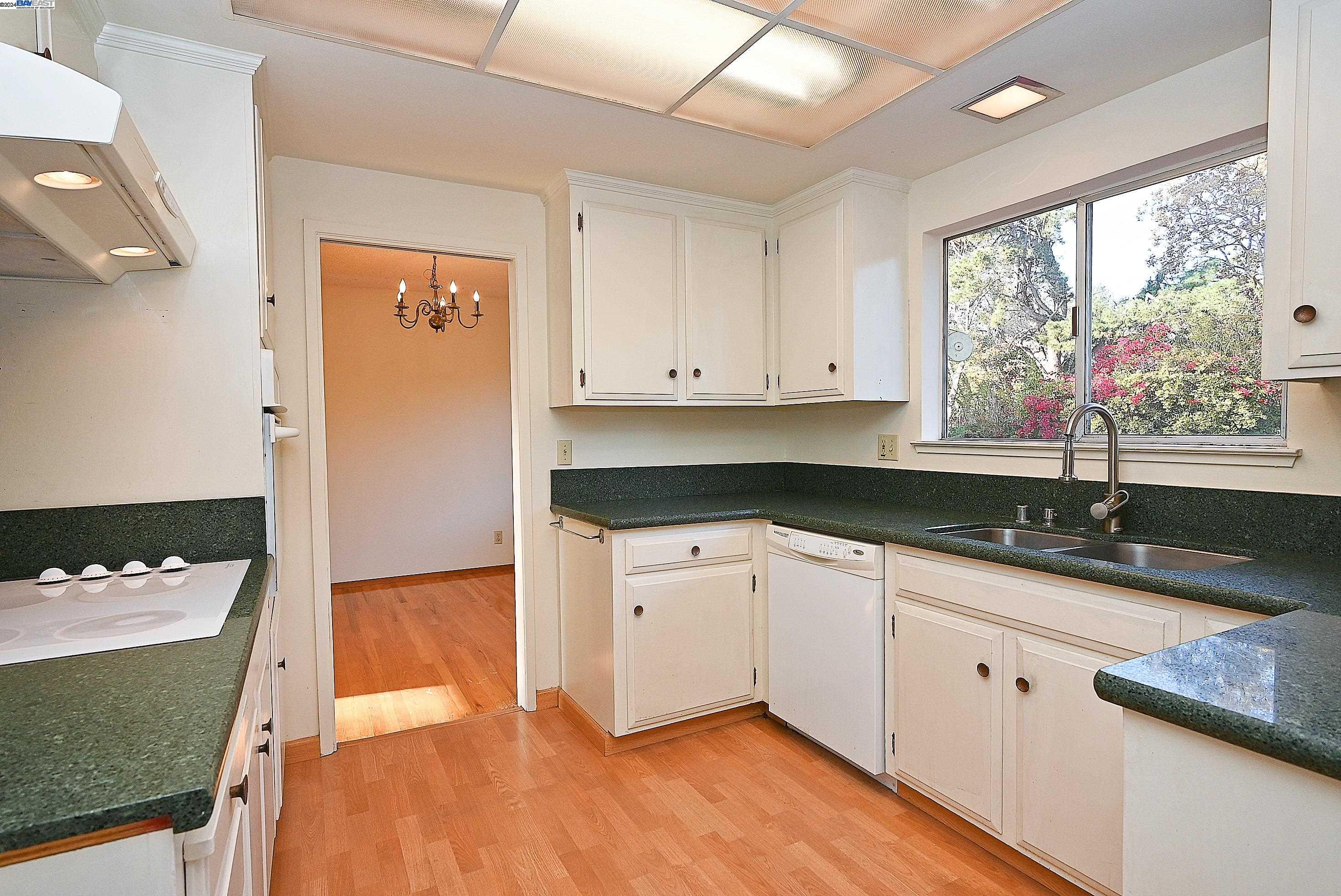 102 Northrop Pl