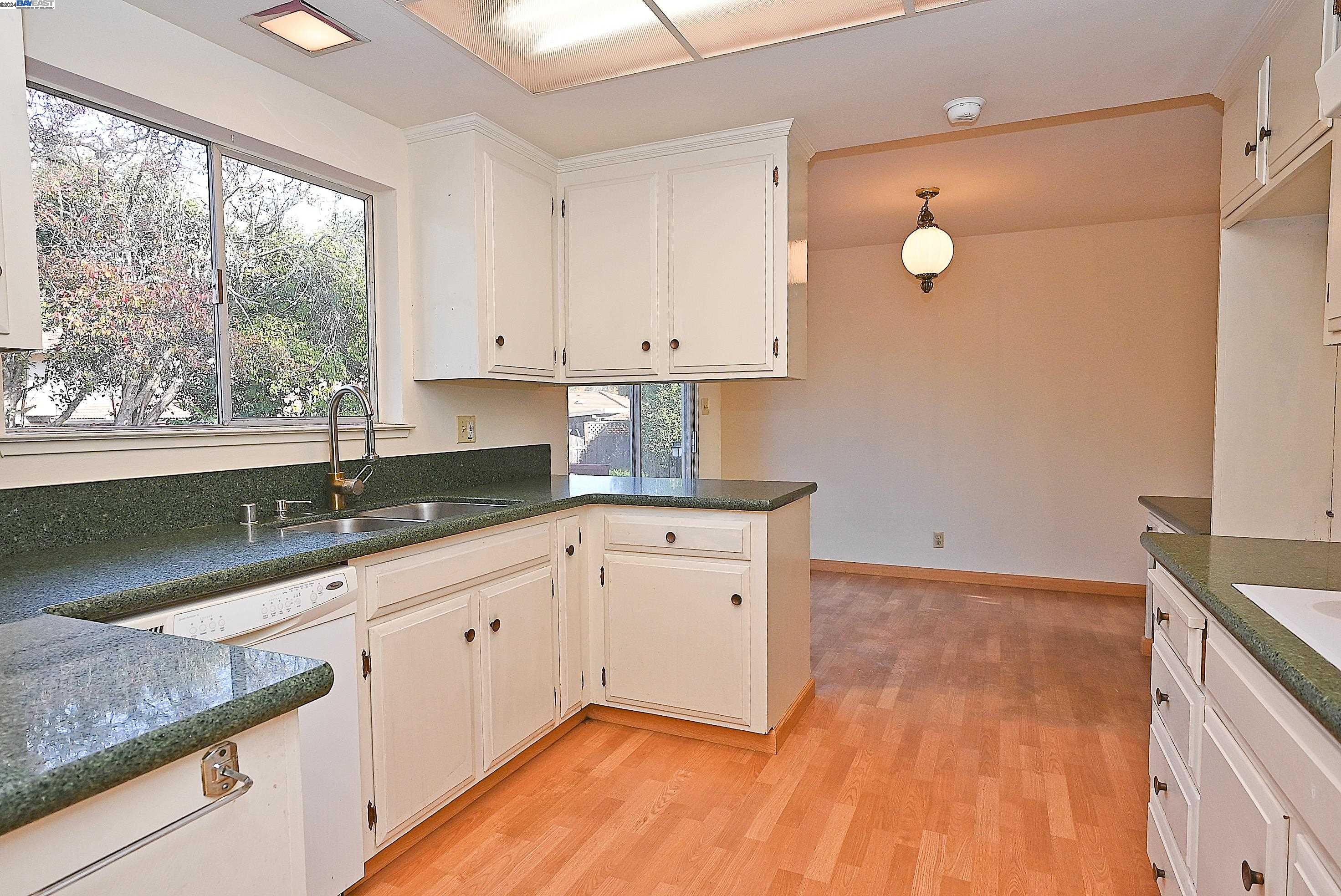 102 Northrop Pl