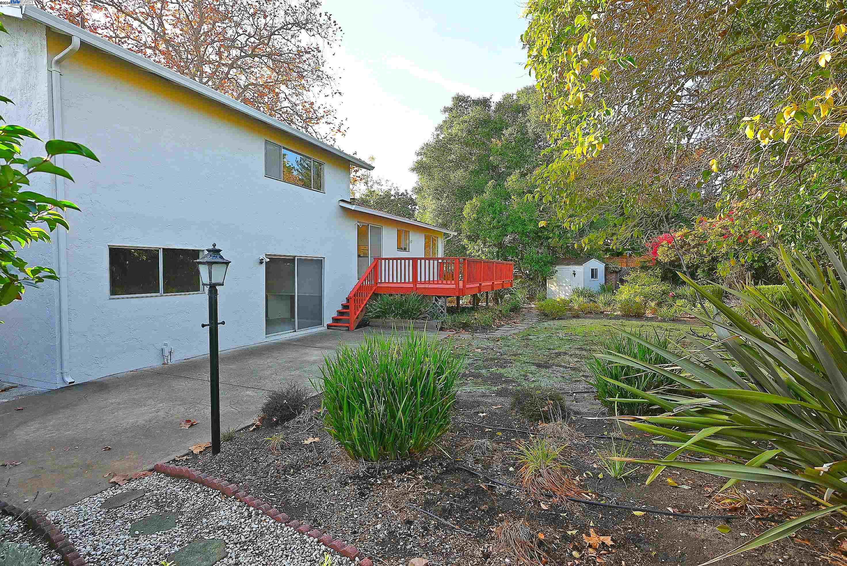 102 Northrop Pl