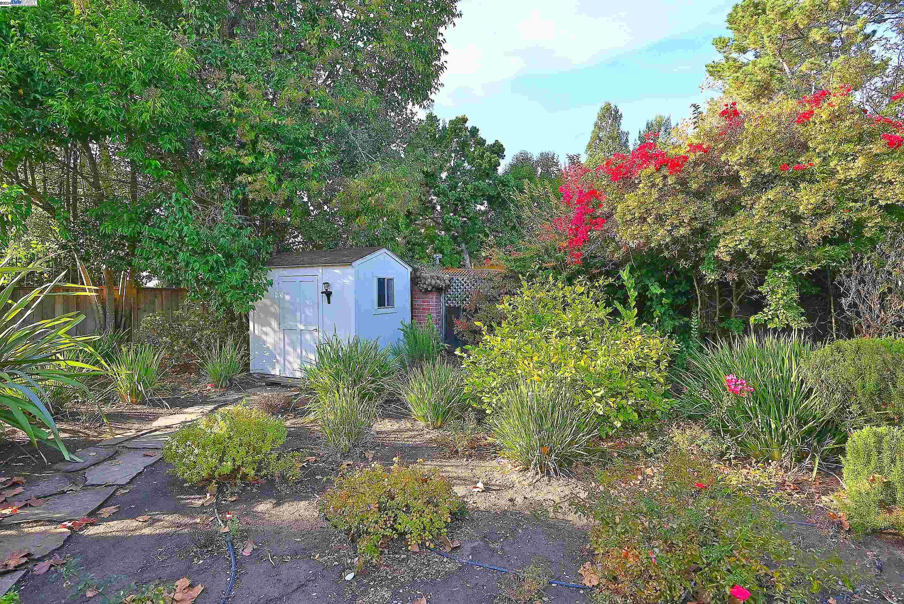 102 Northrop Pl