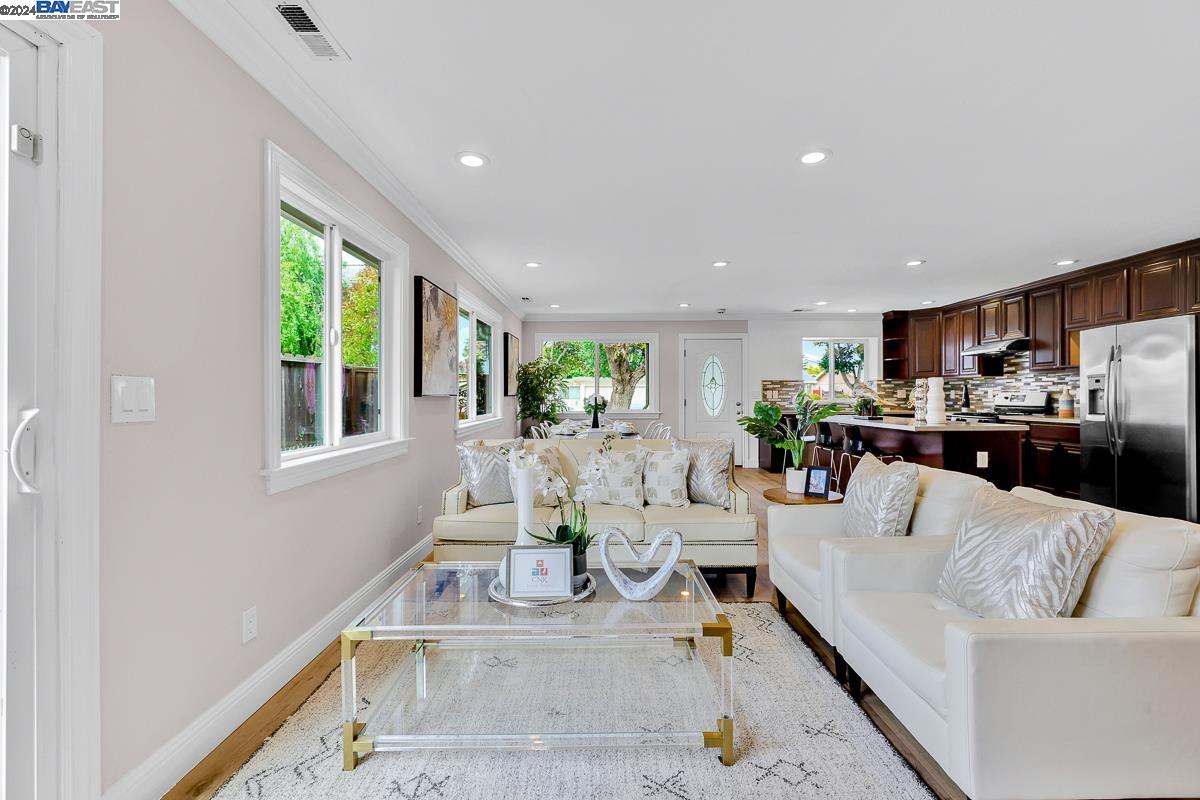 36731 Ruschin Dr