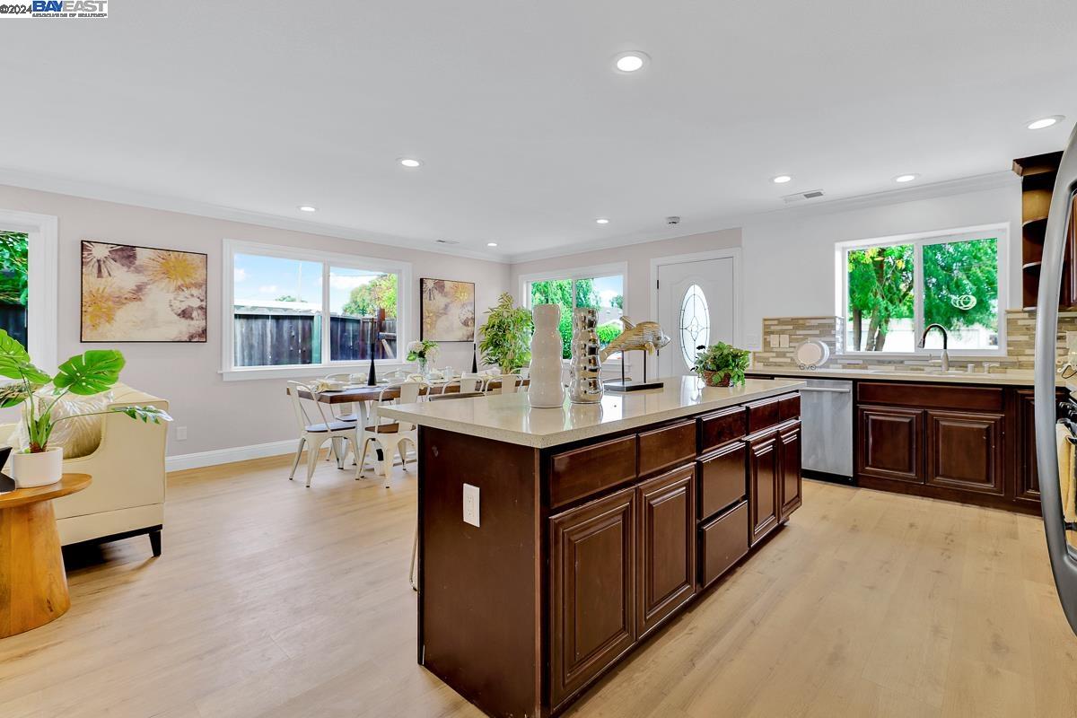 36731 Ruschin Dr