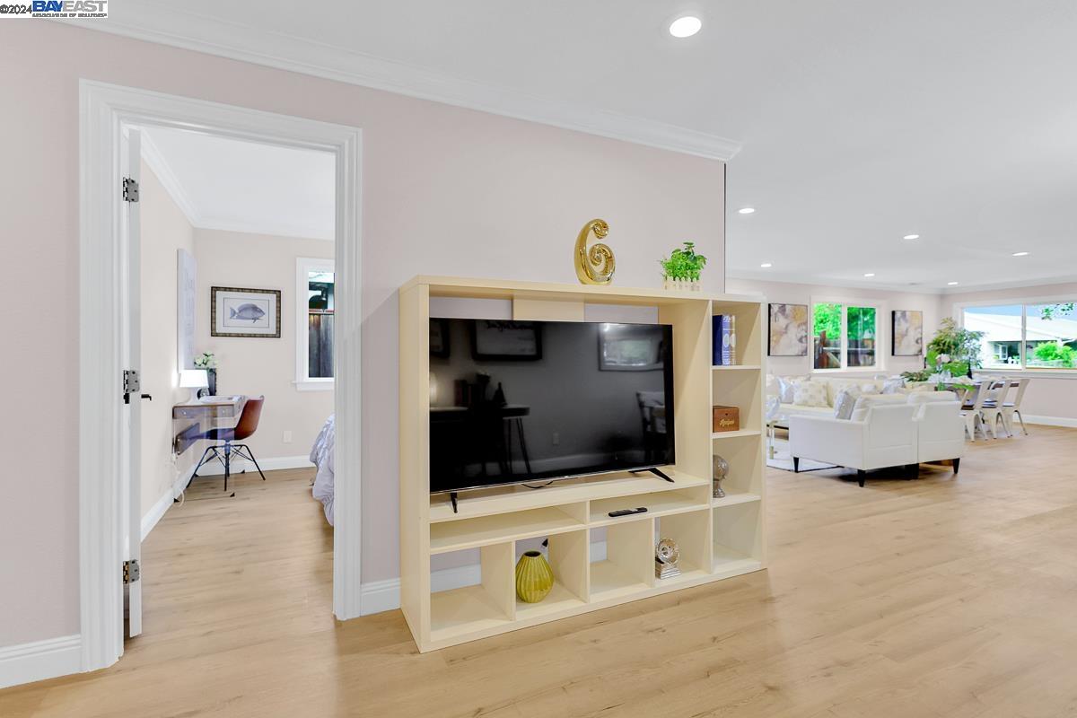 36731 Ruschin Dr