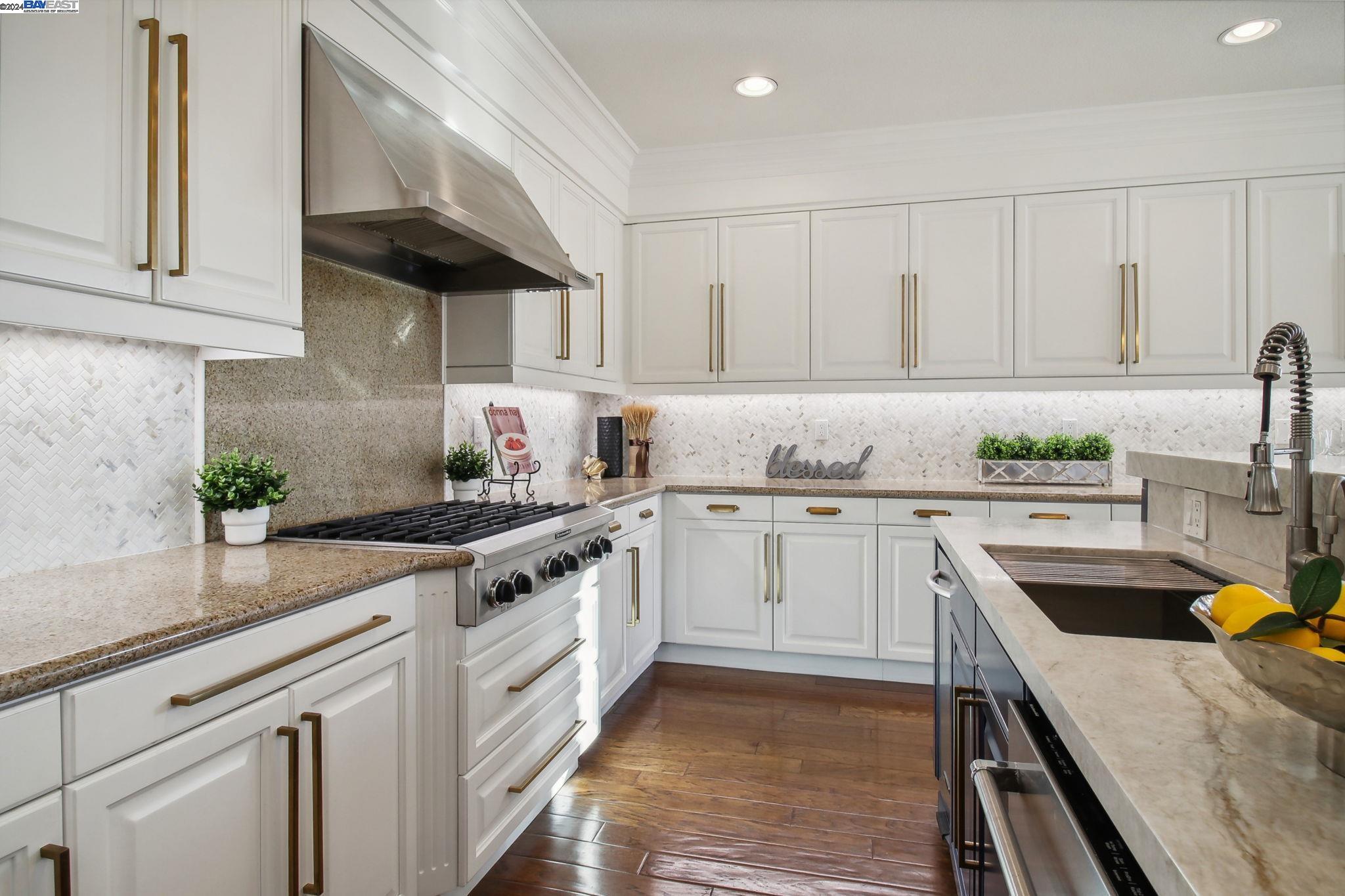 5315 Donald Ridge Ct