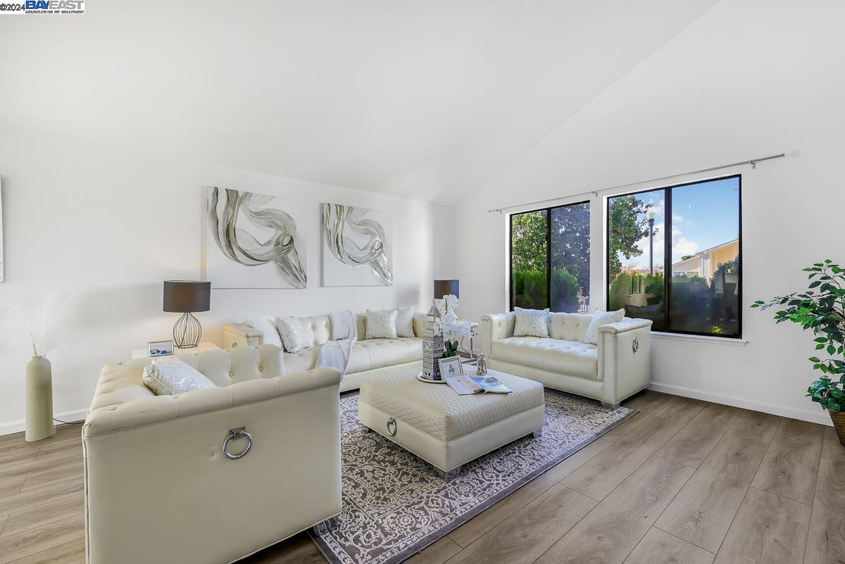 112 Oak Ct