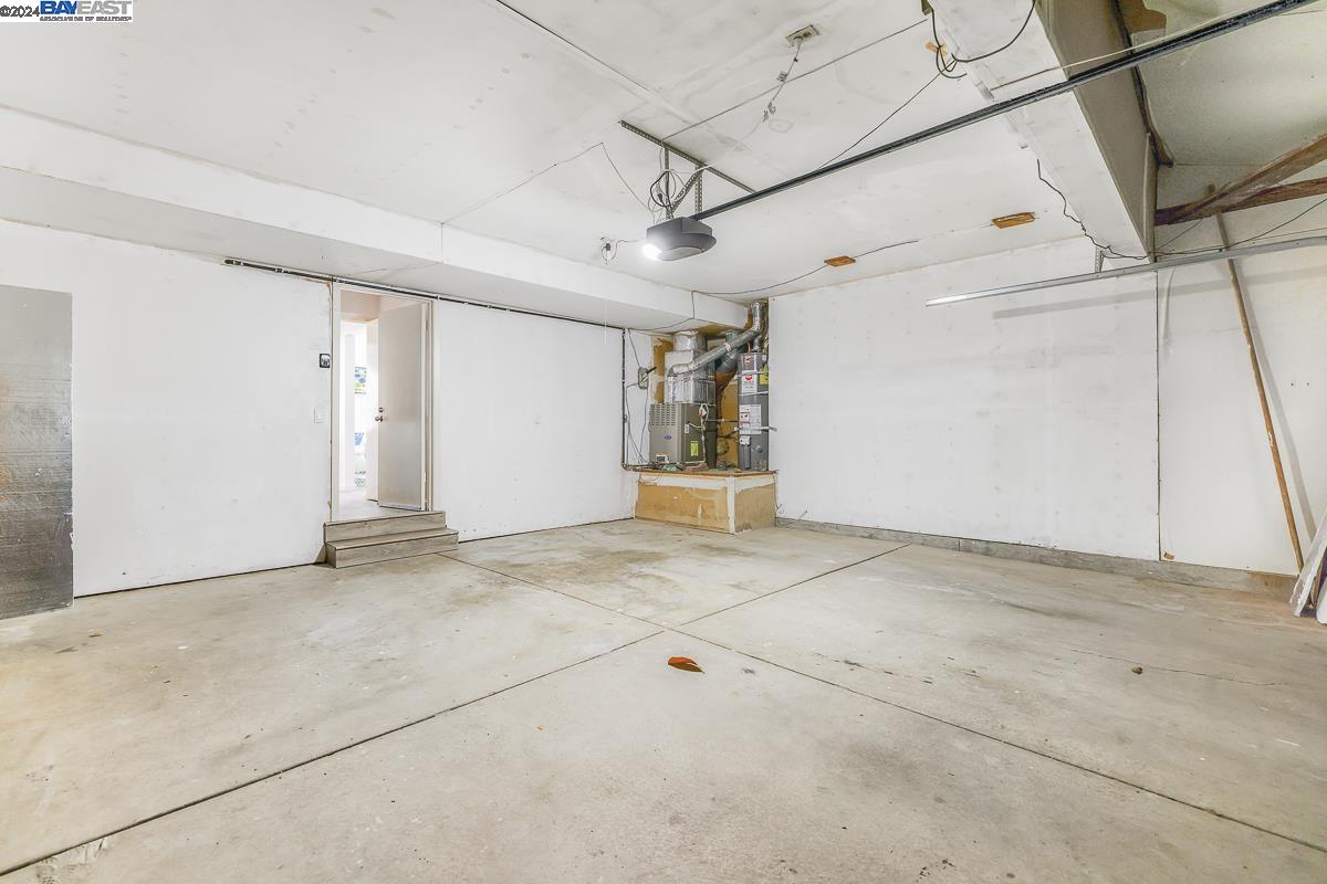112 Oak Ct