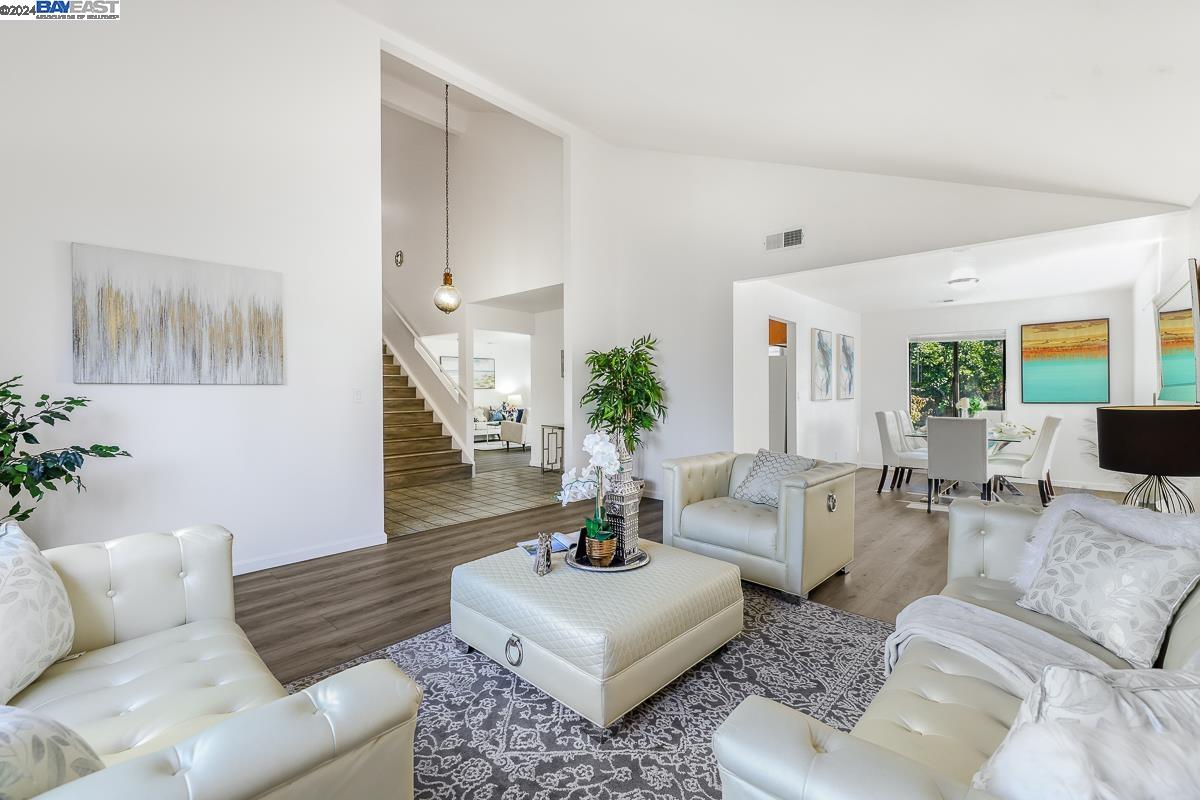 112 Oak Ct