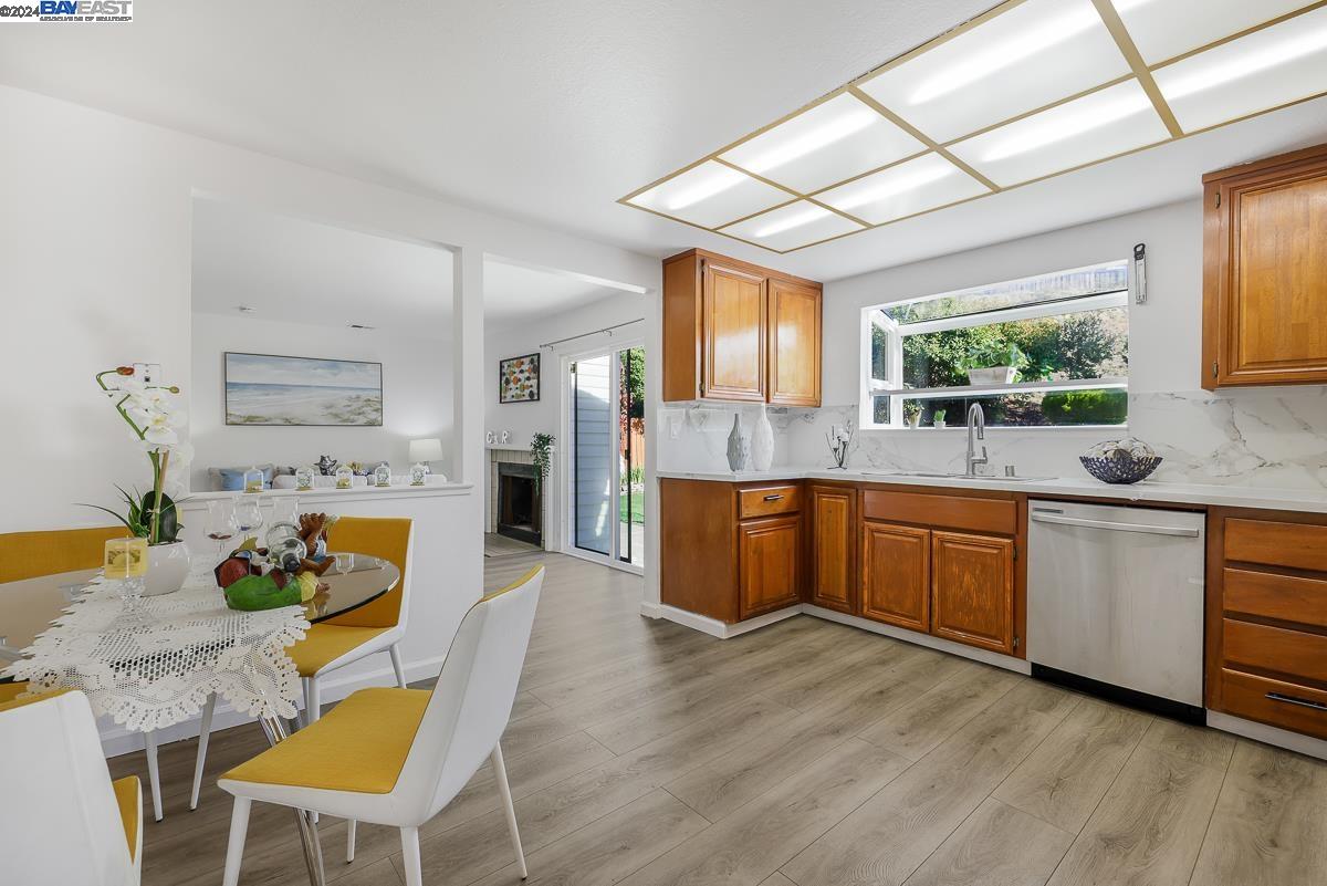 112 Oak Ct