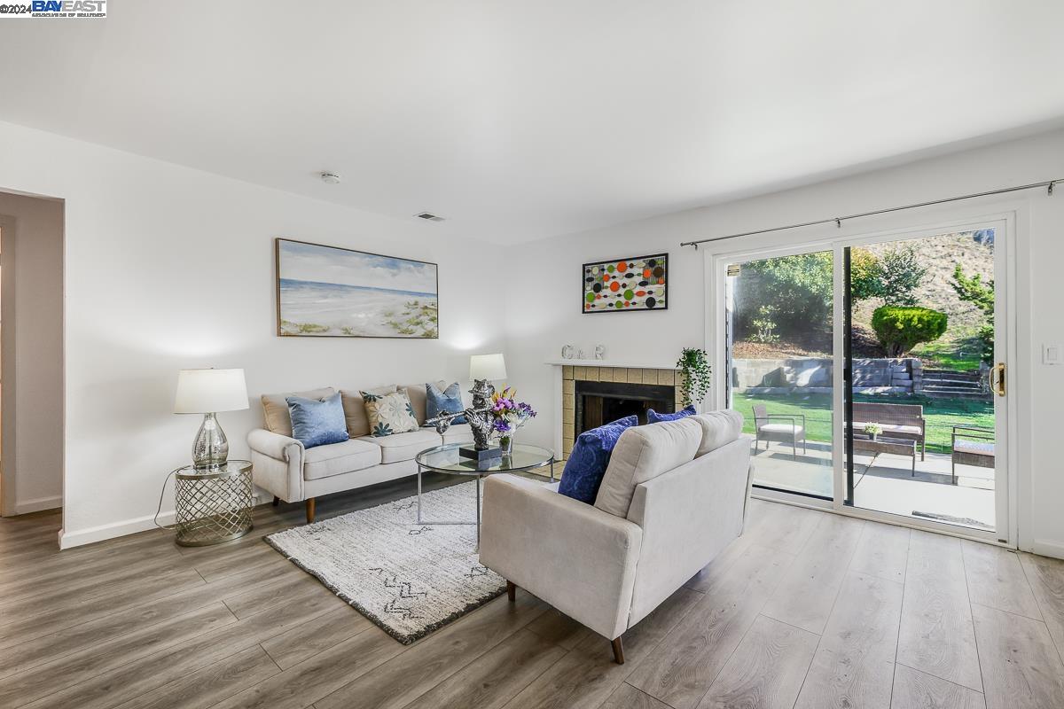 112 Oak Ct