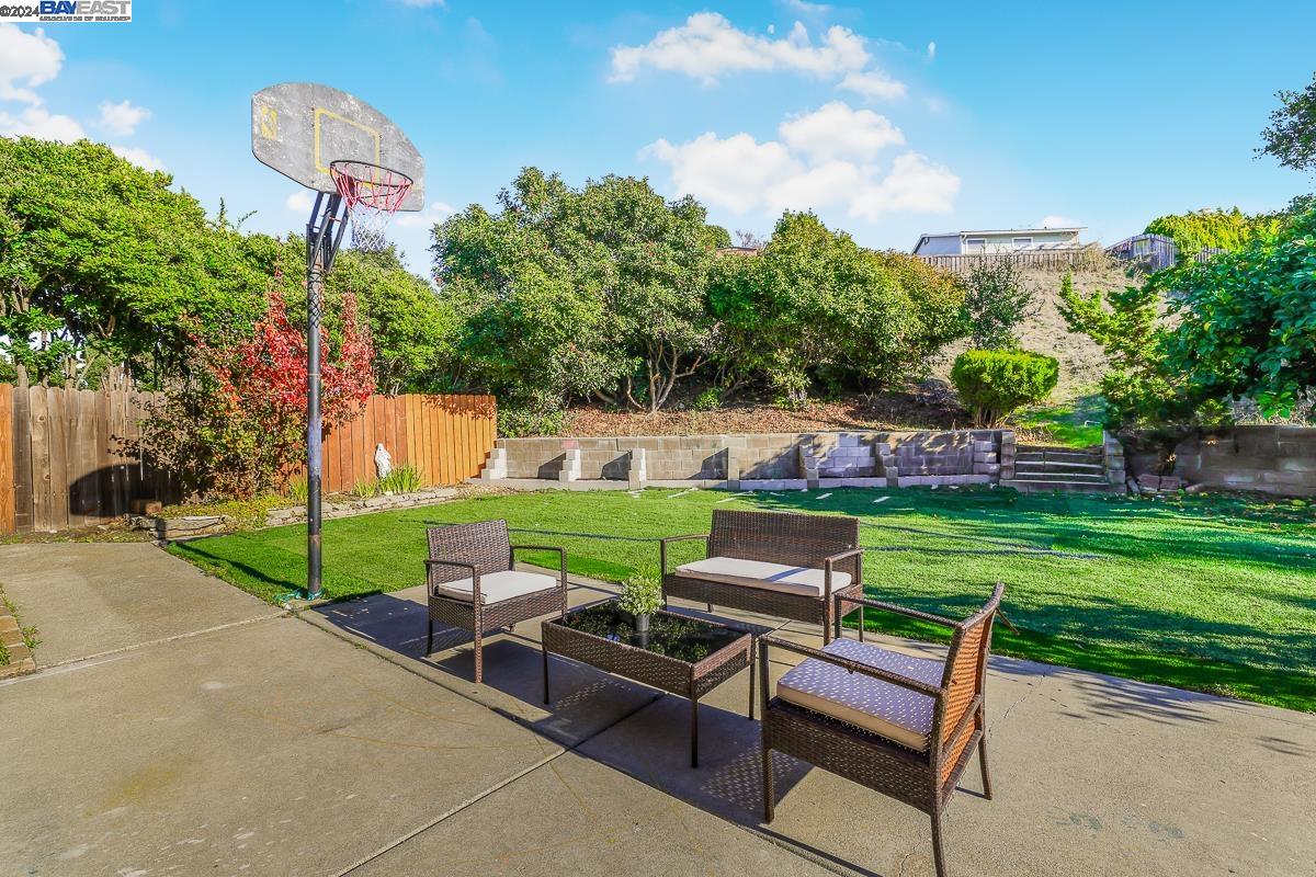 112 Oak Ct