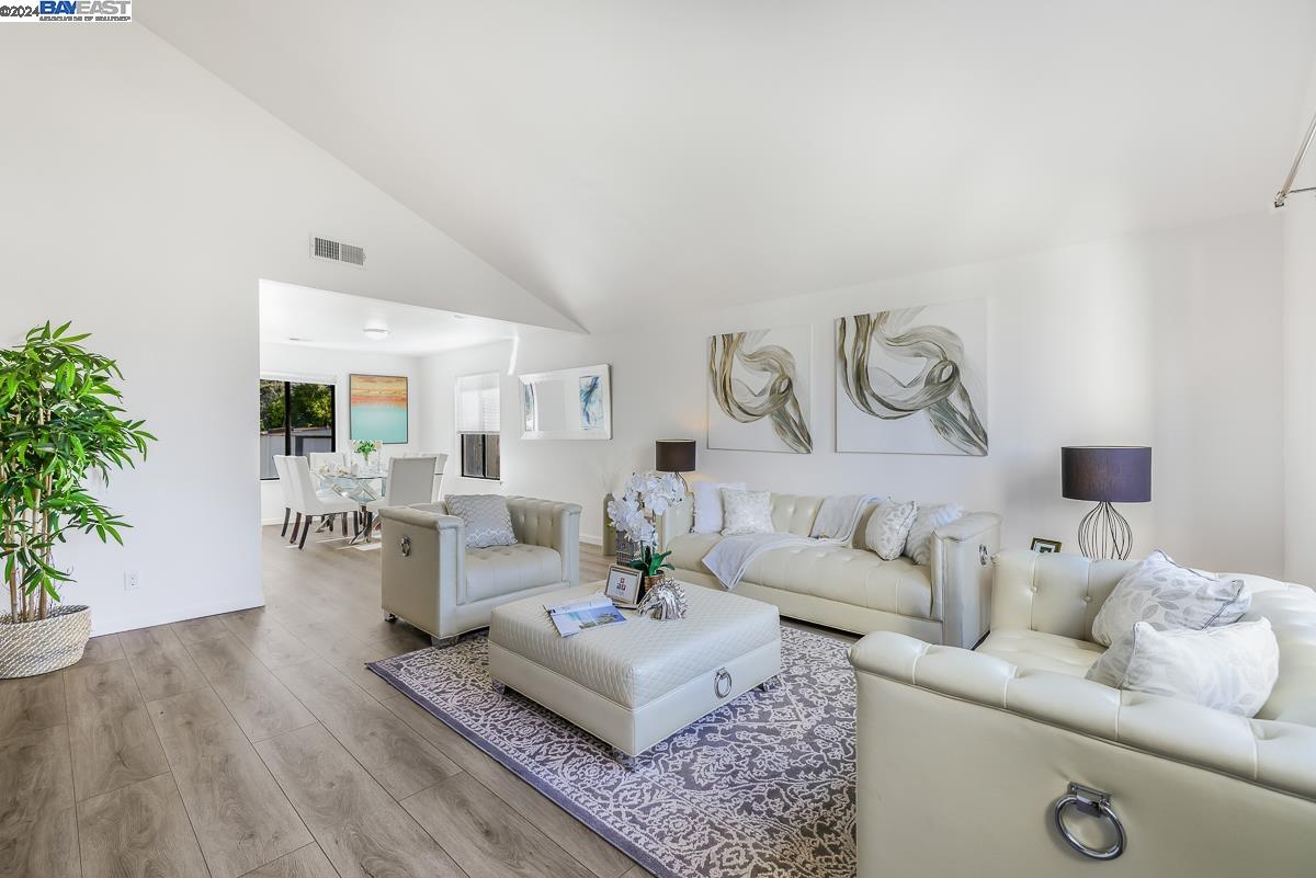 112 Oak Ct
