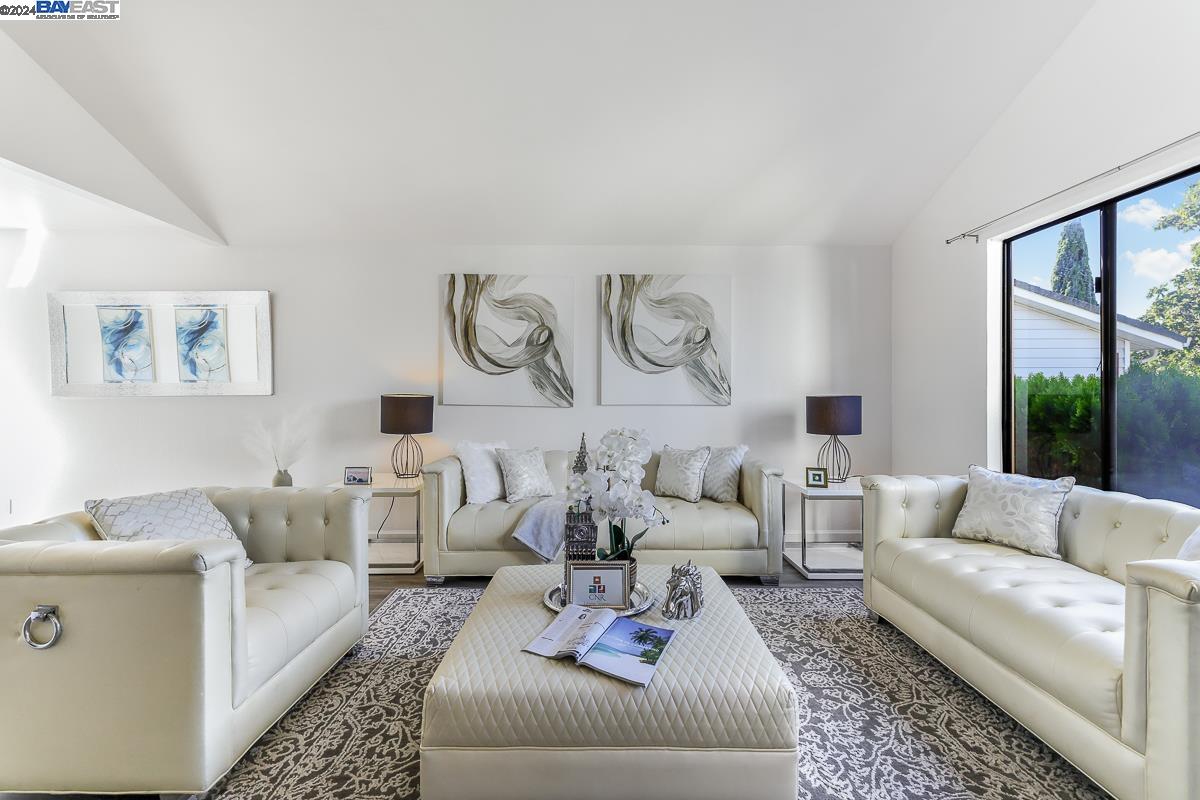112 Oak Ct