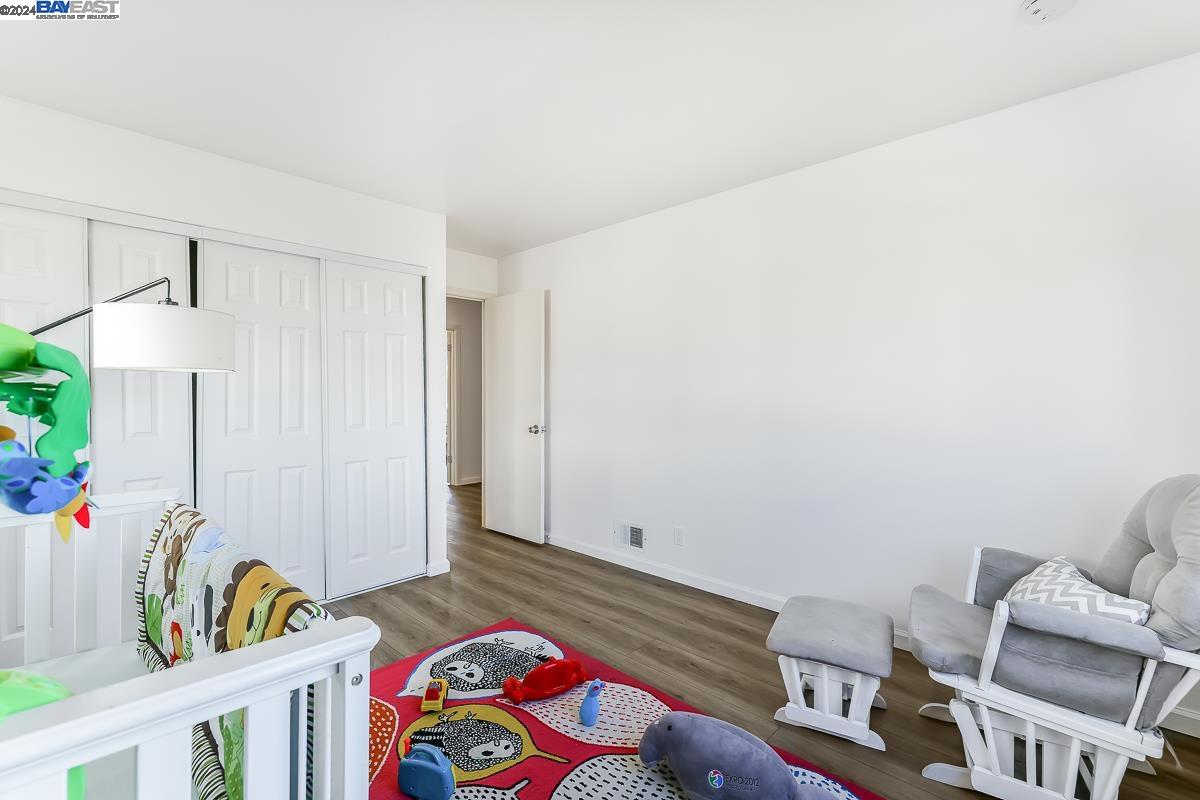 112 Oak Ct