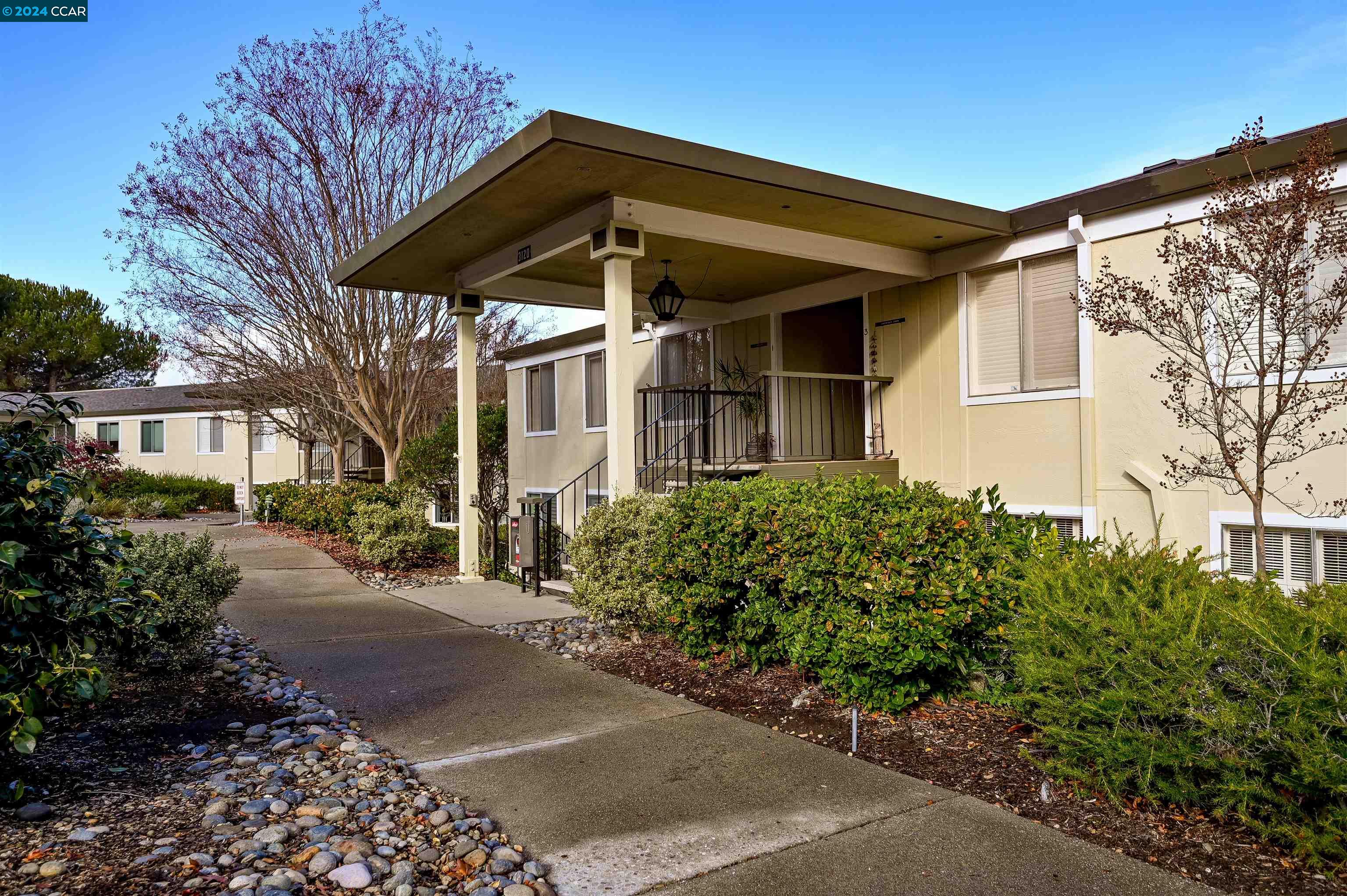 3120 Ptarmigan Dr # 4 Unit: #4