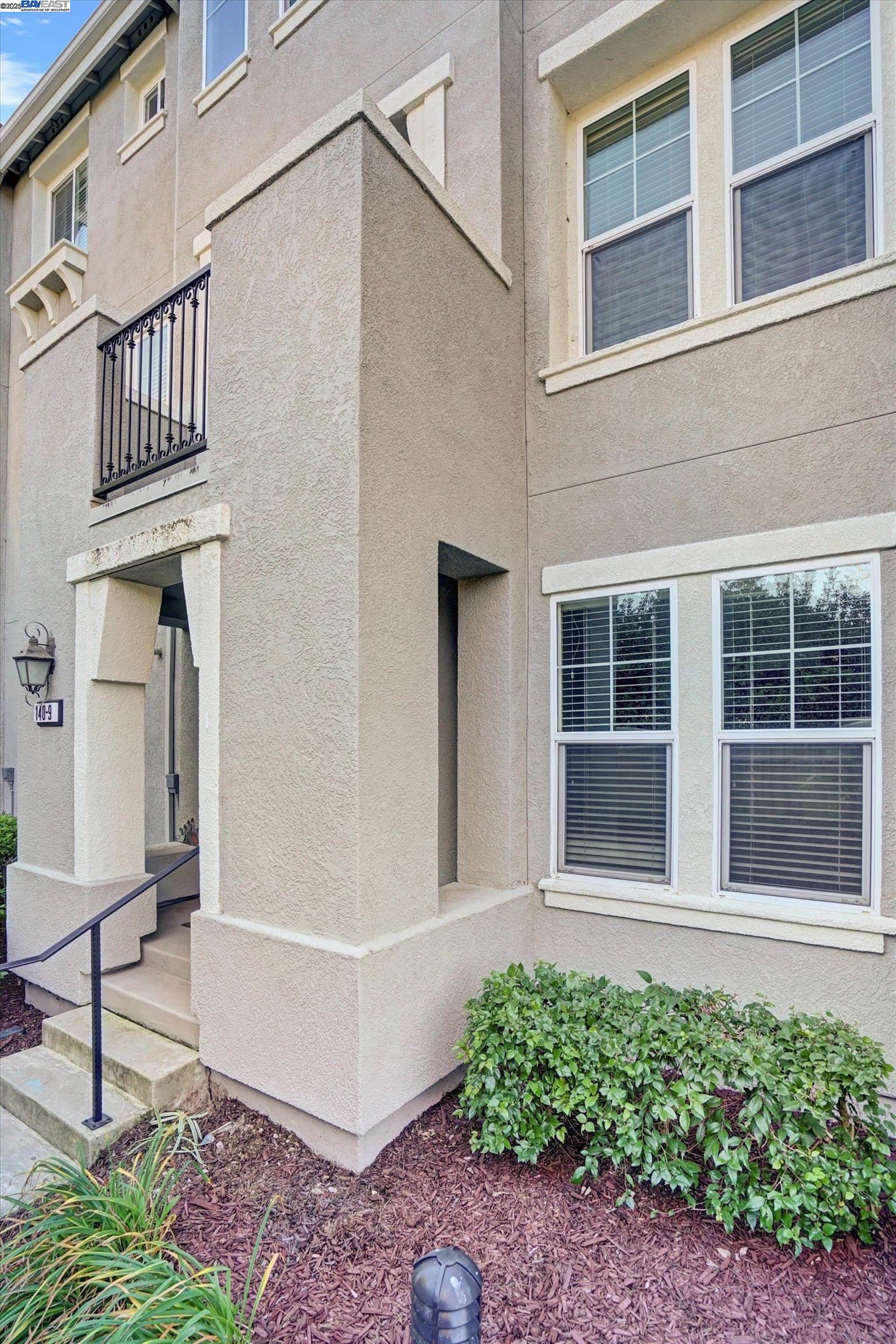 140 Selby Ln # 9