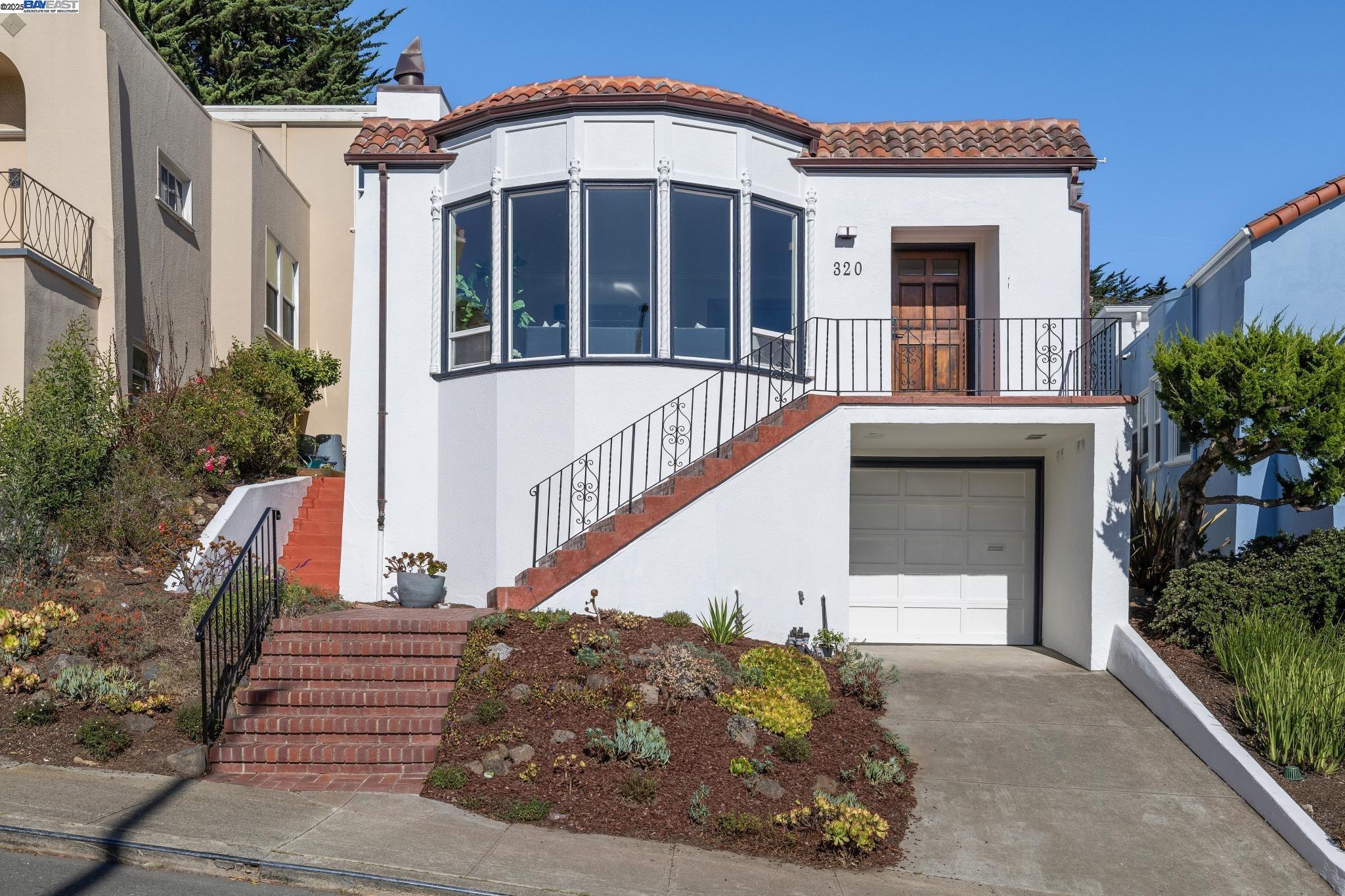 320 Hazelwood Ave