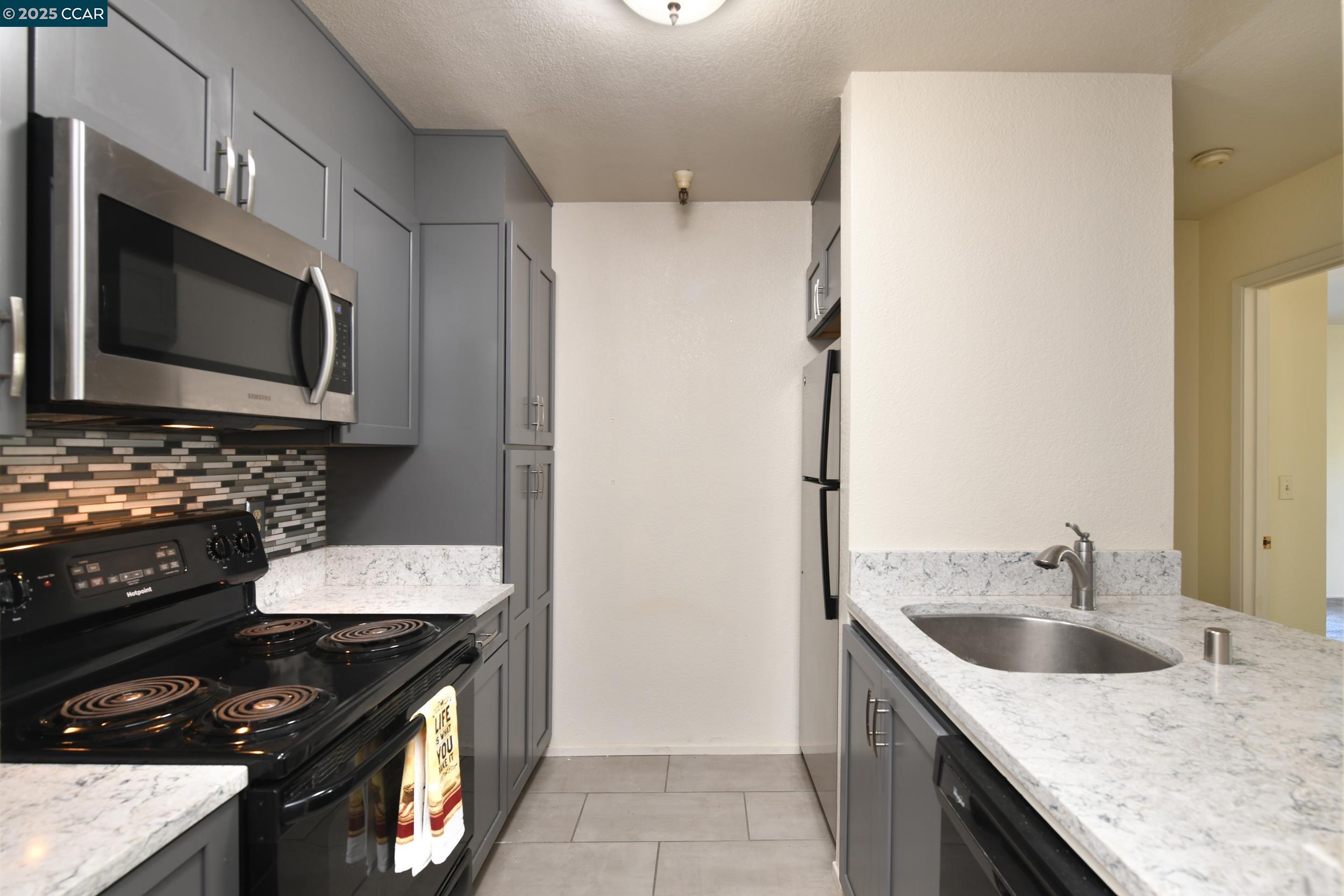3183 Wayside Plz # 102