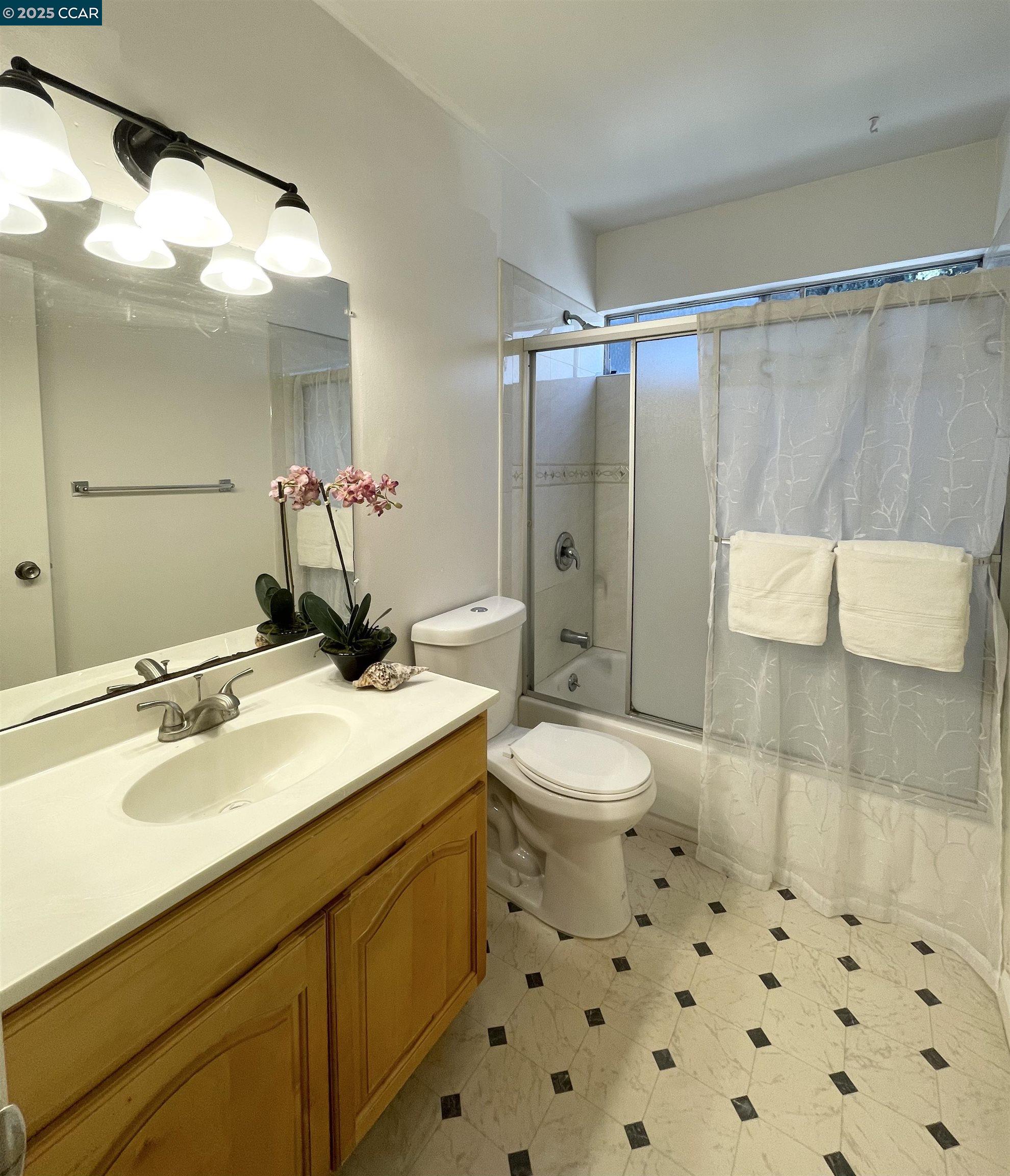2200 Laguna Cir Unit: E