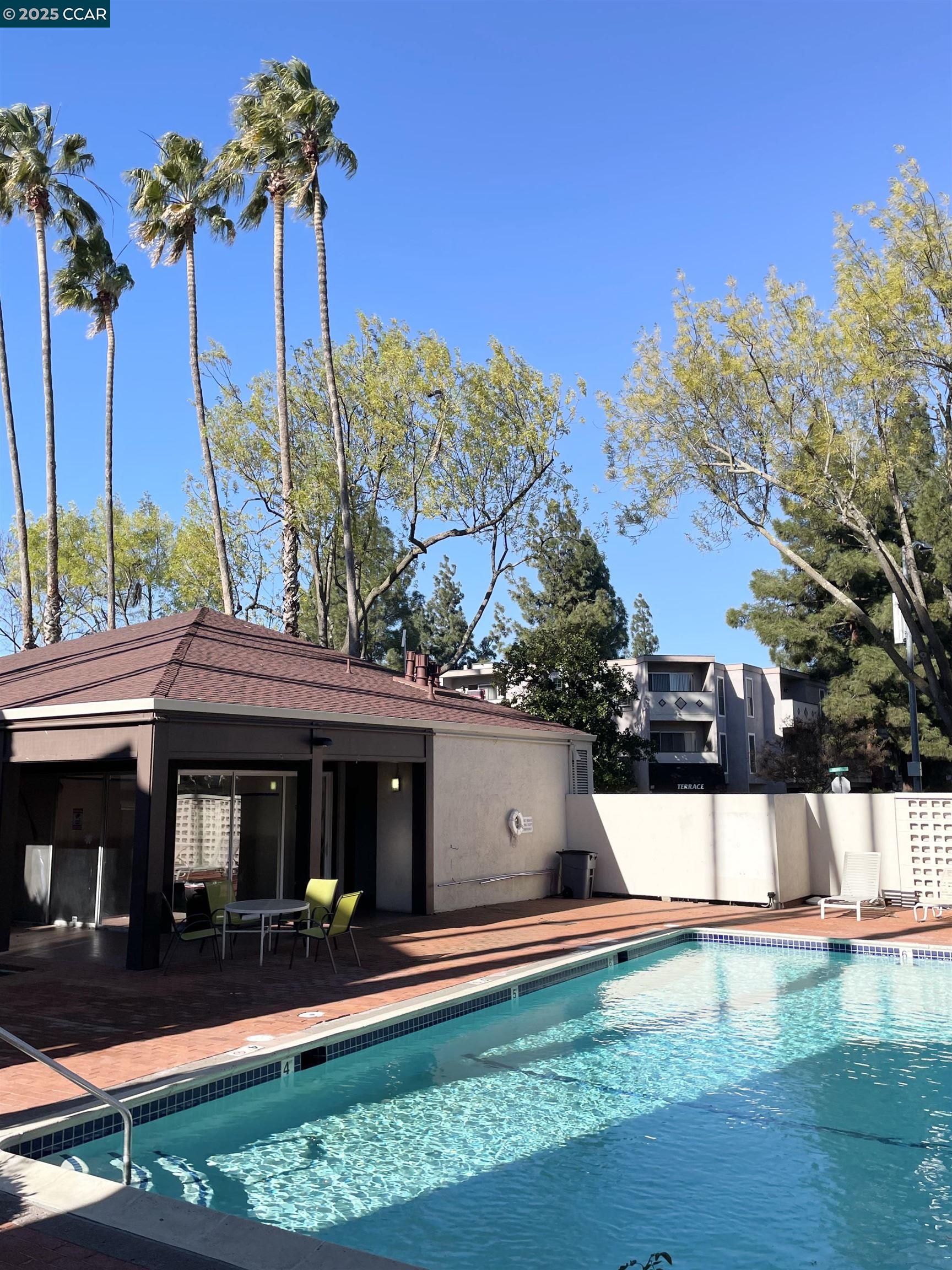 2200 Laguna Cir Unit: E