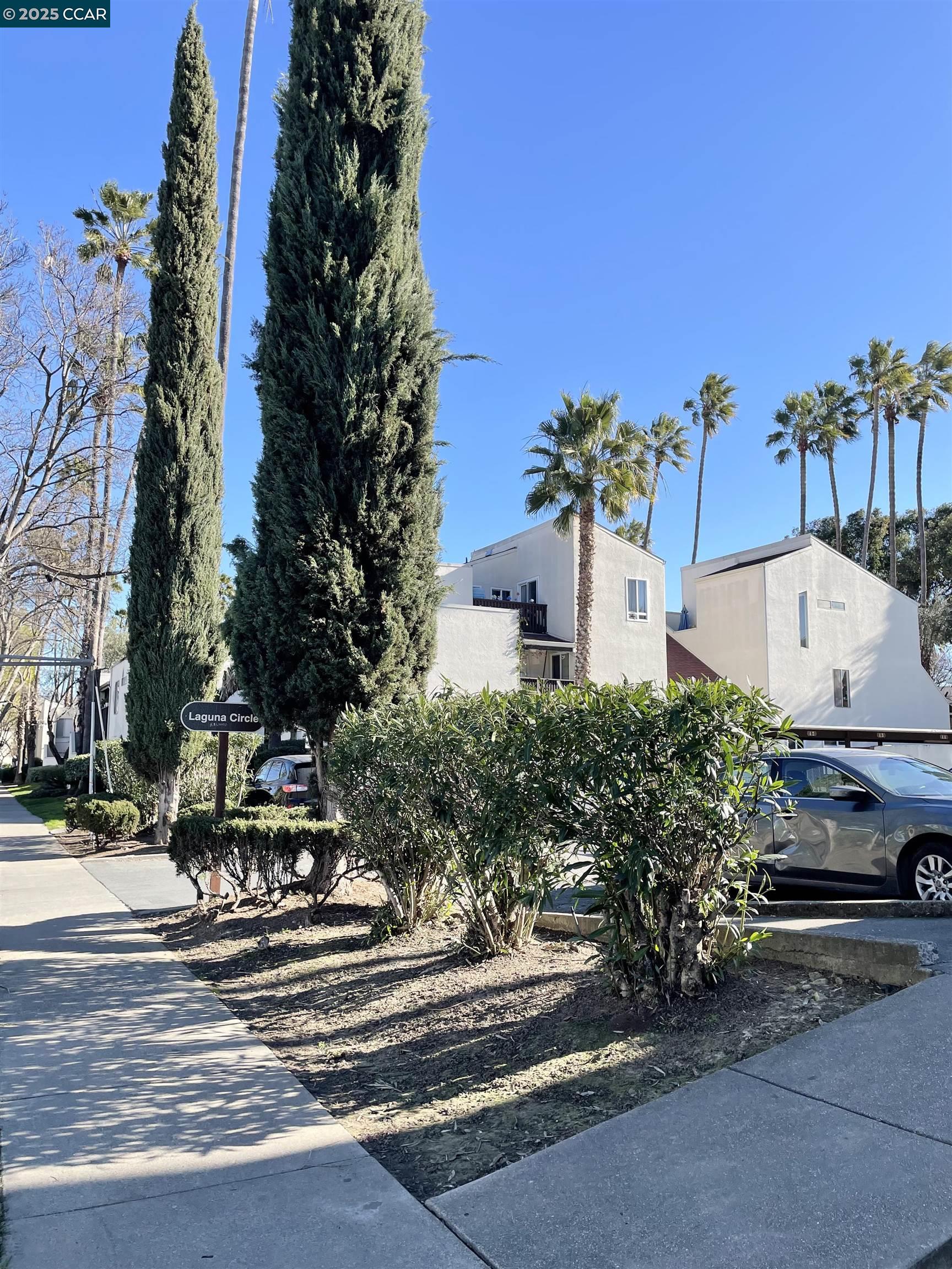 2200 Laguna Cir Unit: E