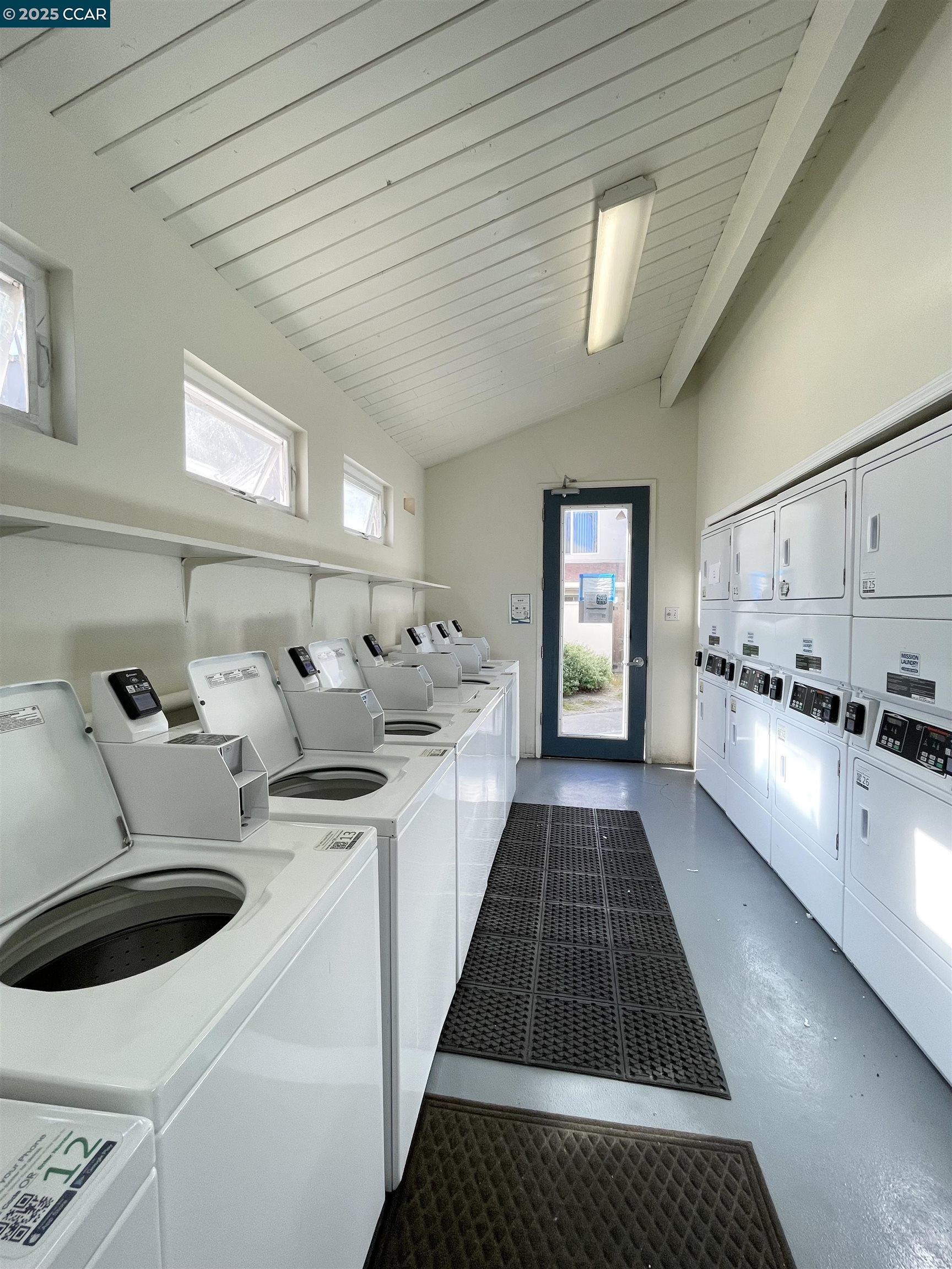 2200 Laguna Cir Unit: E