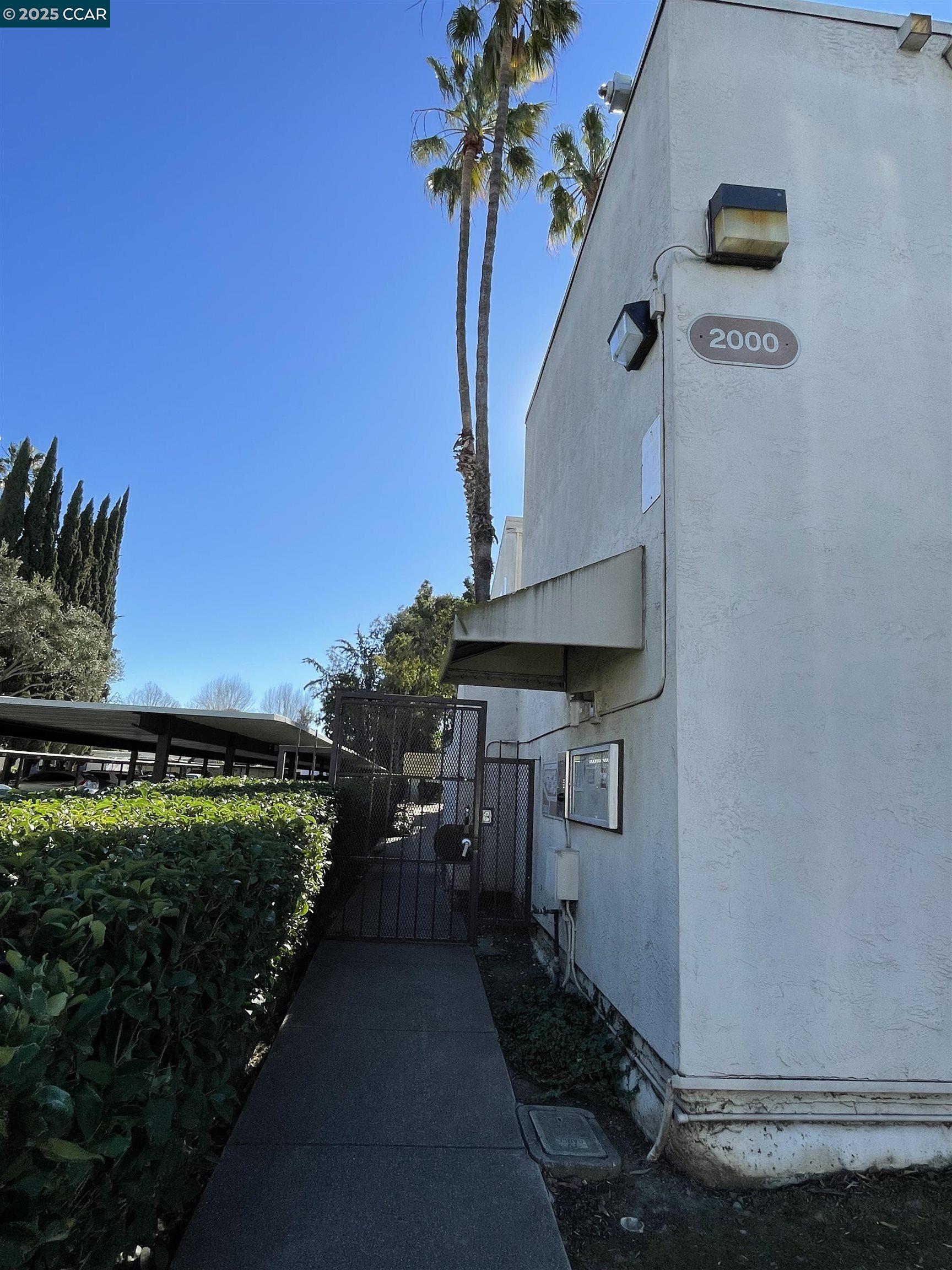 2200 Laguna Cir Unit: E