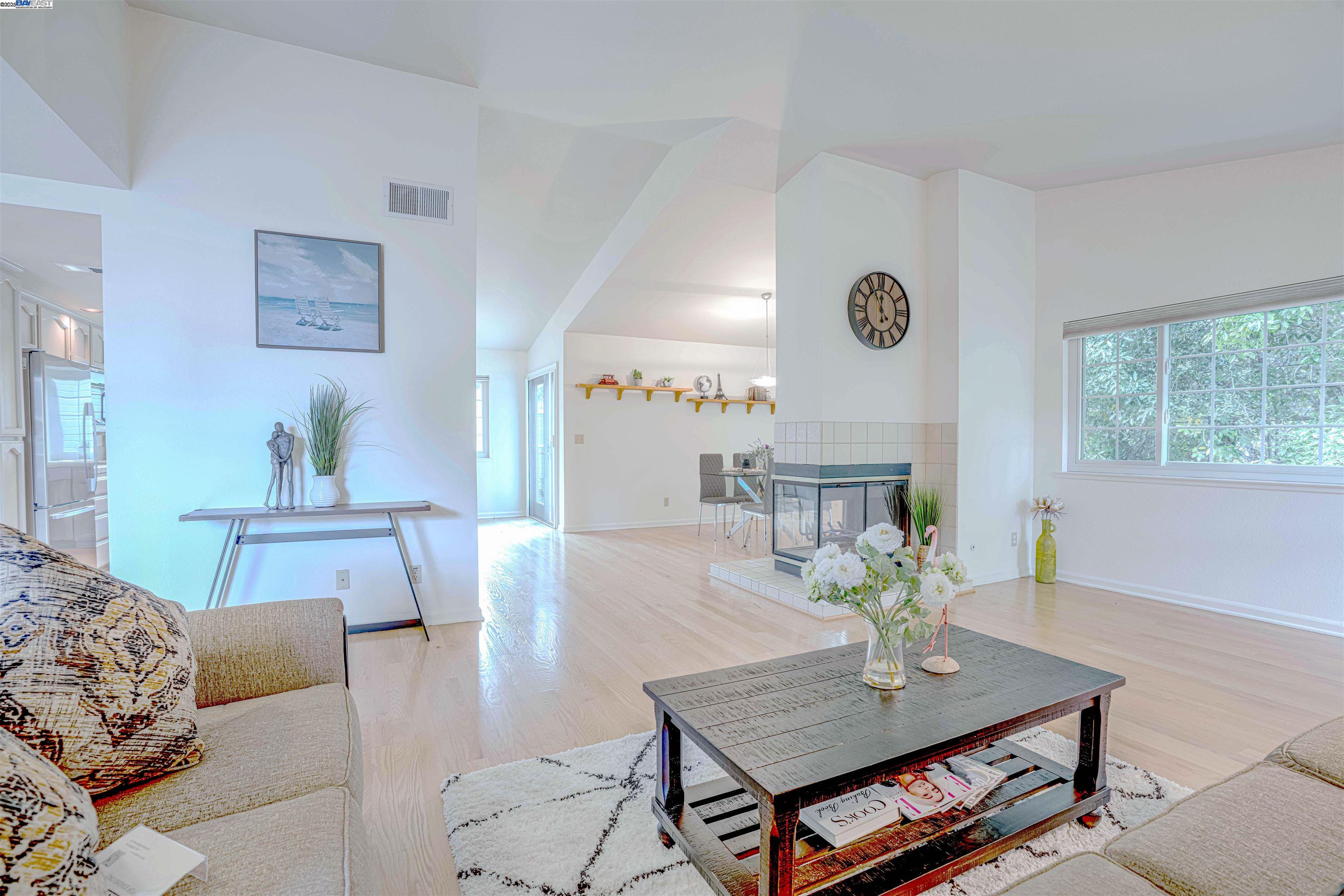 1304 University Dr Apt 4