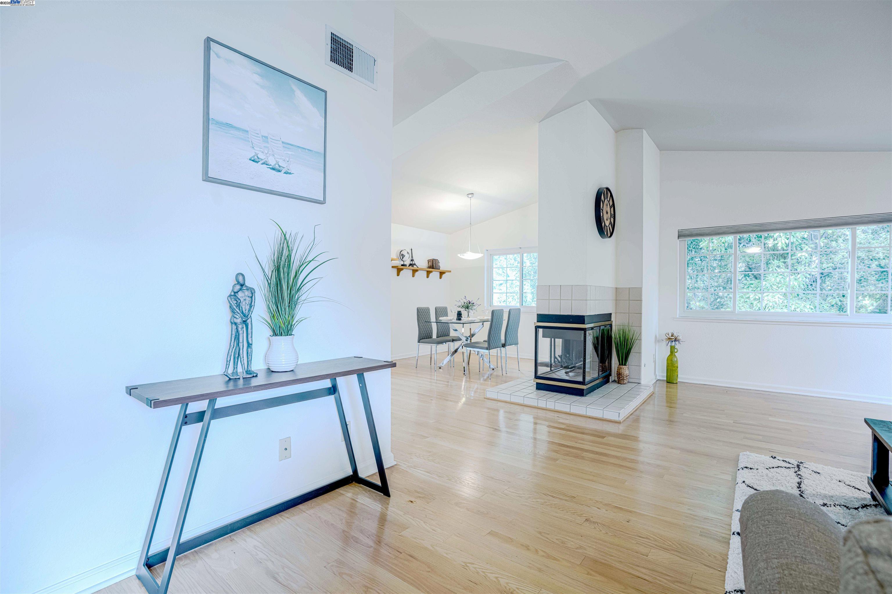 1304 University Dr Apt 4