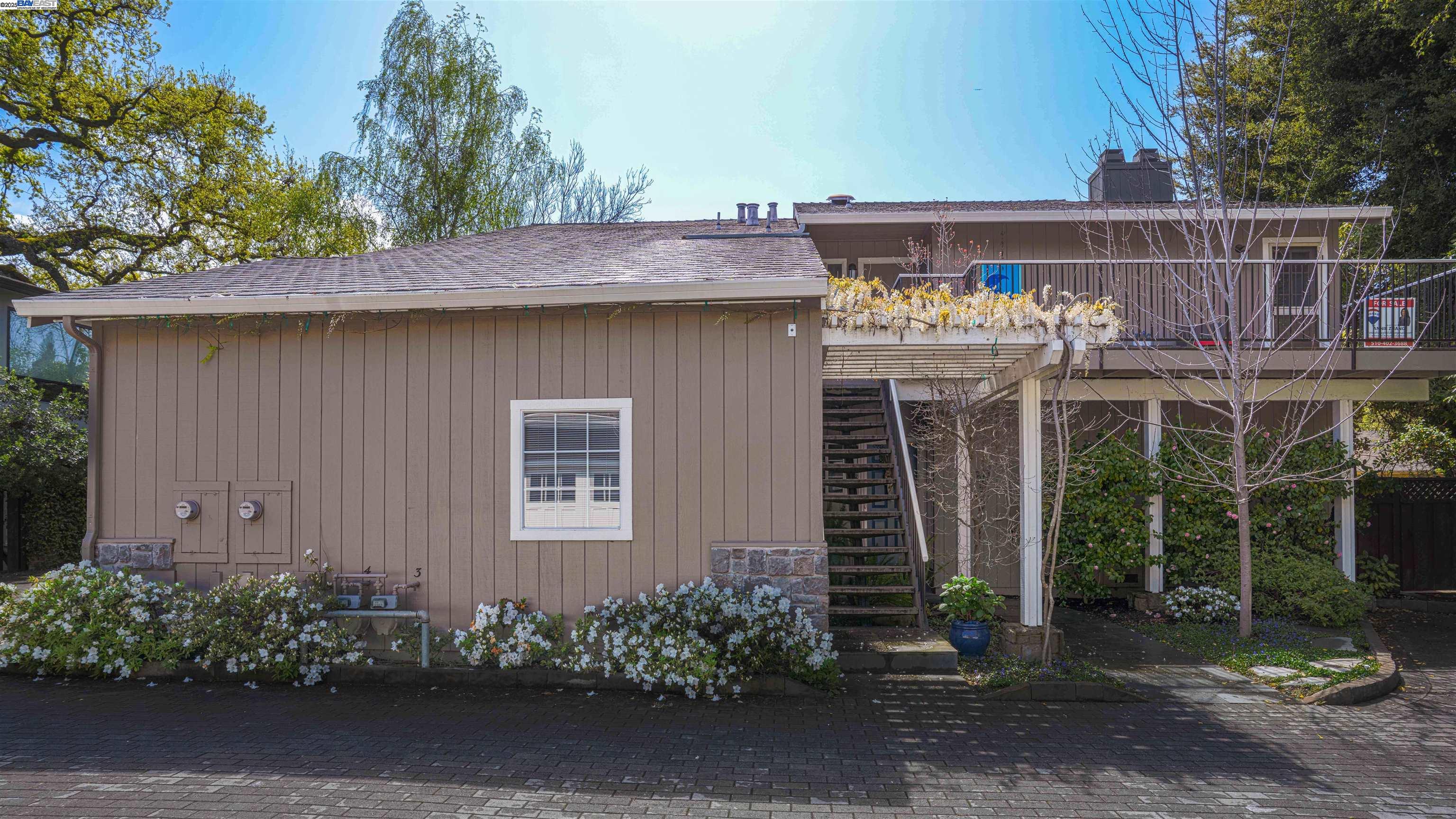 1304 University Dr Apt 4