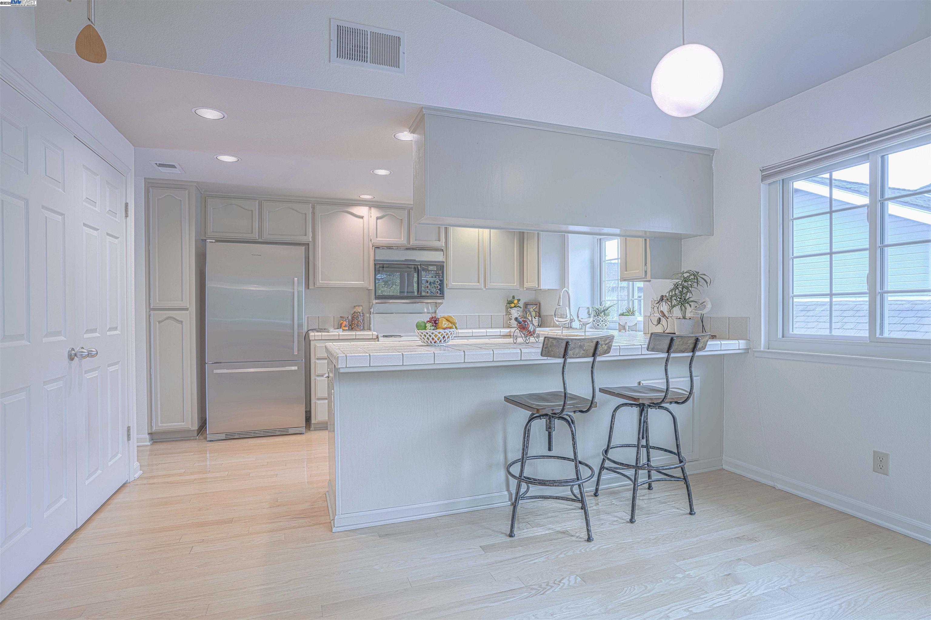 1304 University Dr Apt 4