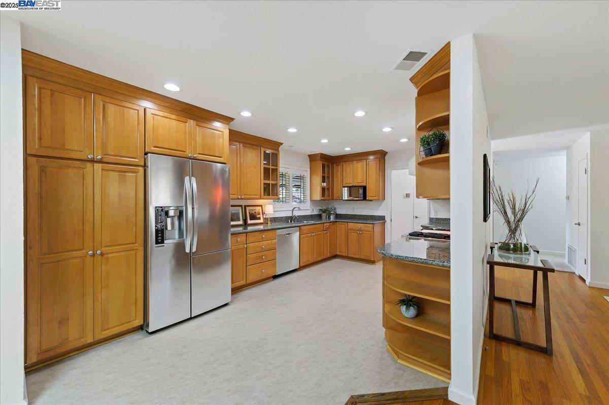 709 Wall St