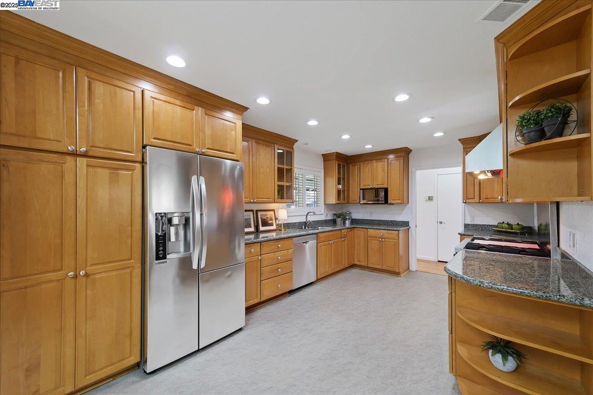 709 Wall St
