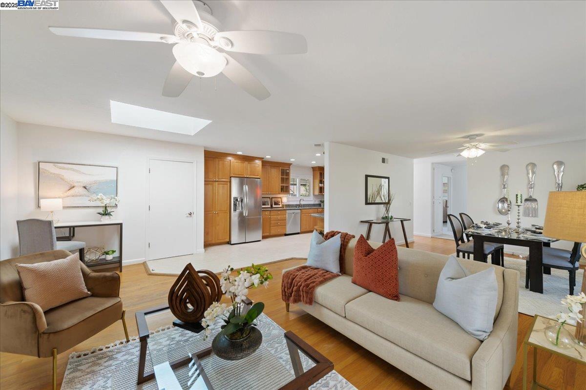 709 Wall St
