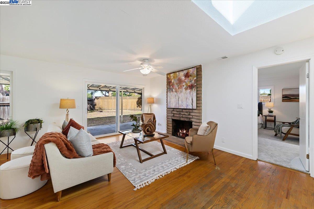 709 Wall St