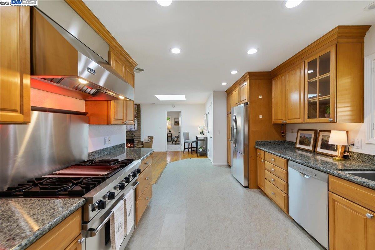 709 Wall St