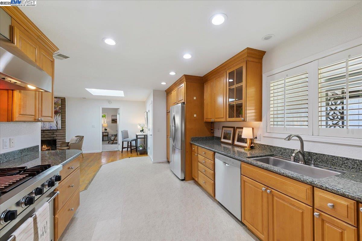 709 Wall St