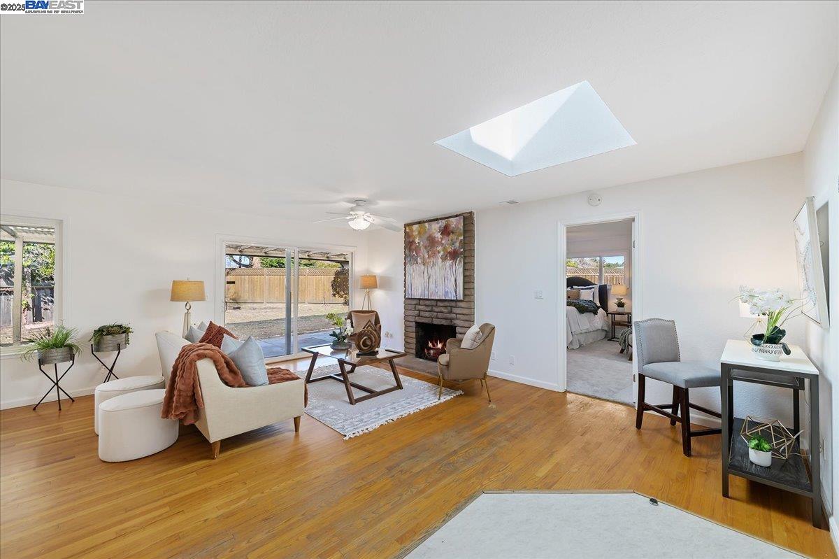 709 Wall St